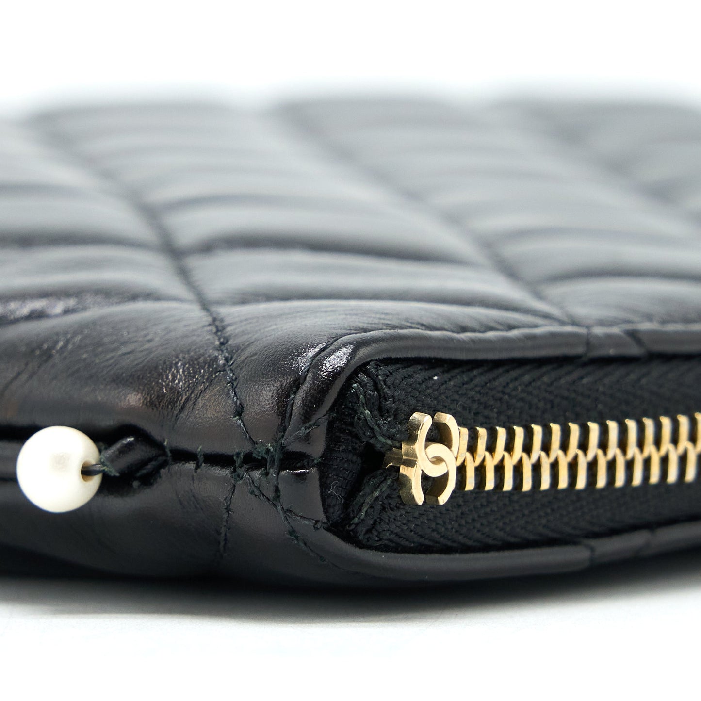 Chanel O-Case Pouch Pearl/Aged Calfskin Black L