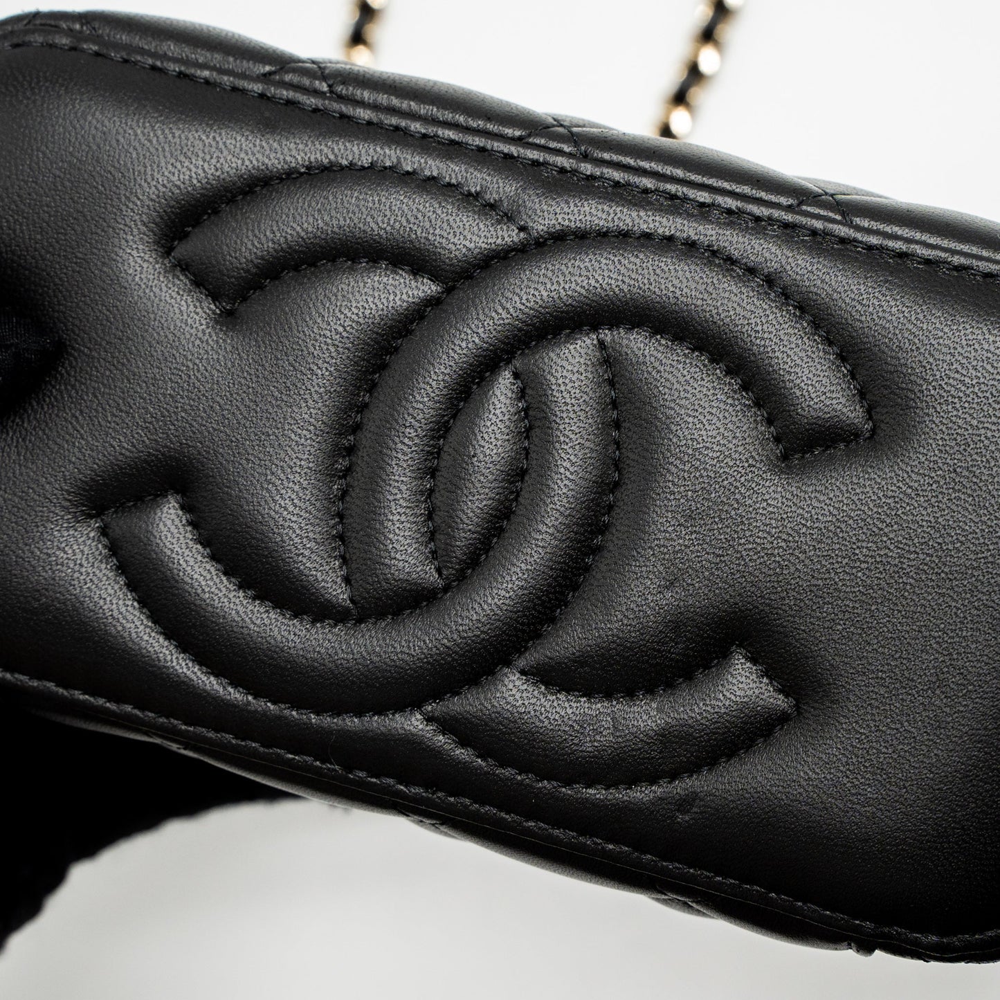 Chanel 23C Pearl Crush Long Vanity with Chain Lambskin Black L (Microchip)