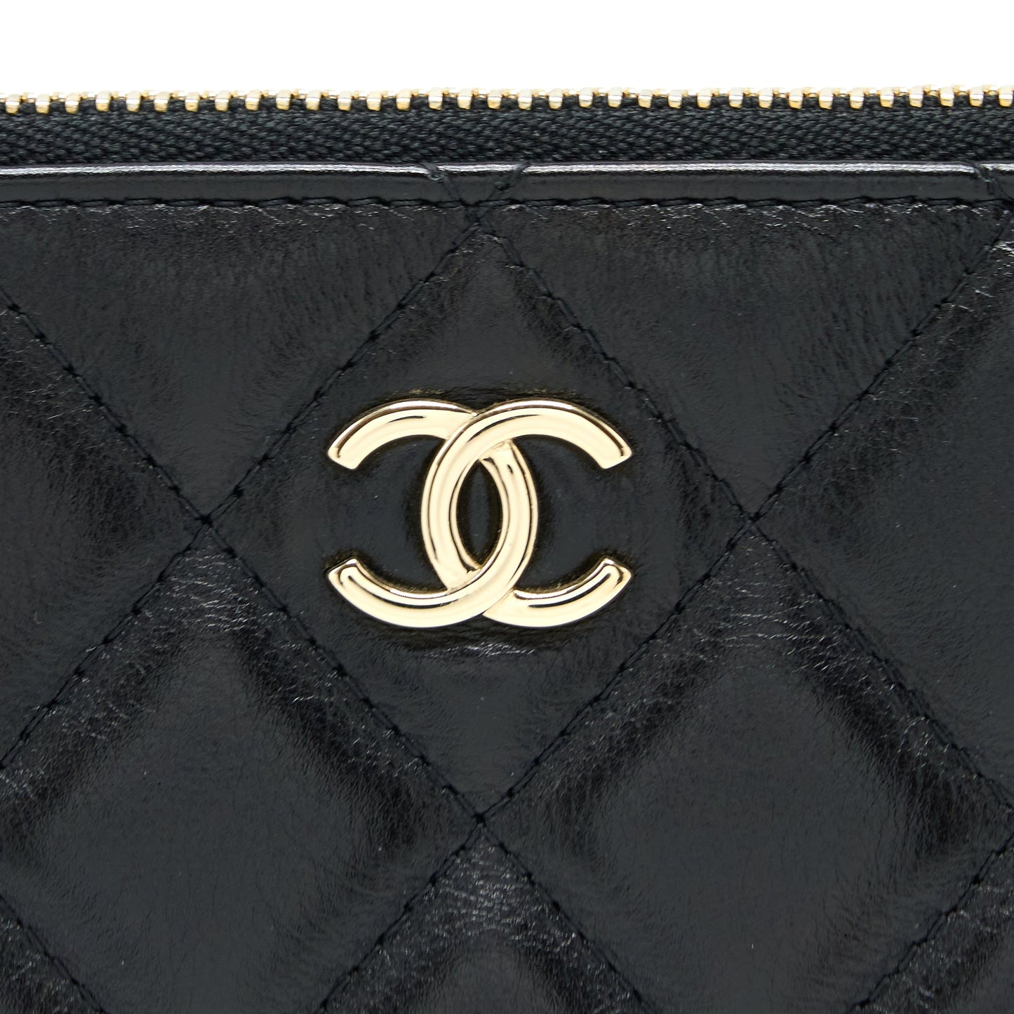 Chanel O-Case Pouch Pearl/Aged Calfskin Black L