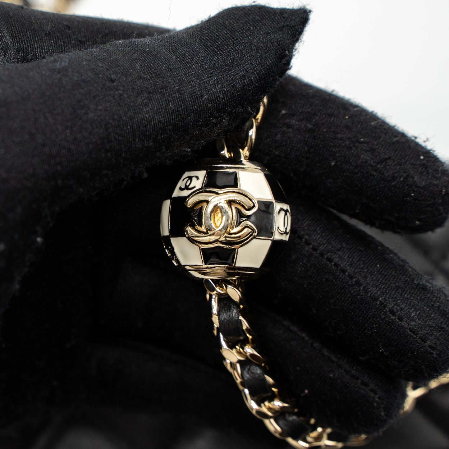 Chanel 23C Pearl Crush Long Vanity with Chain Lambskin Black L (Microchip)
