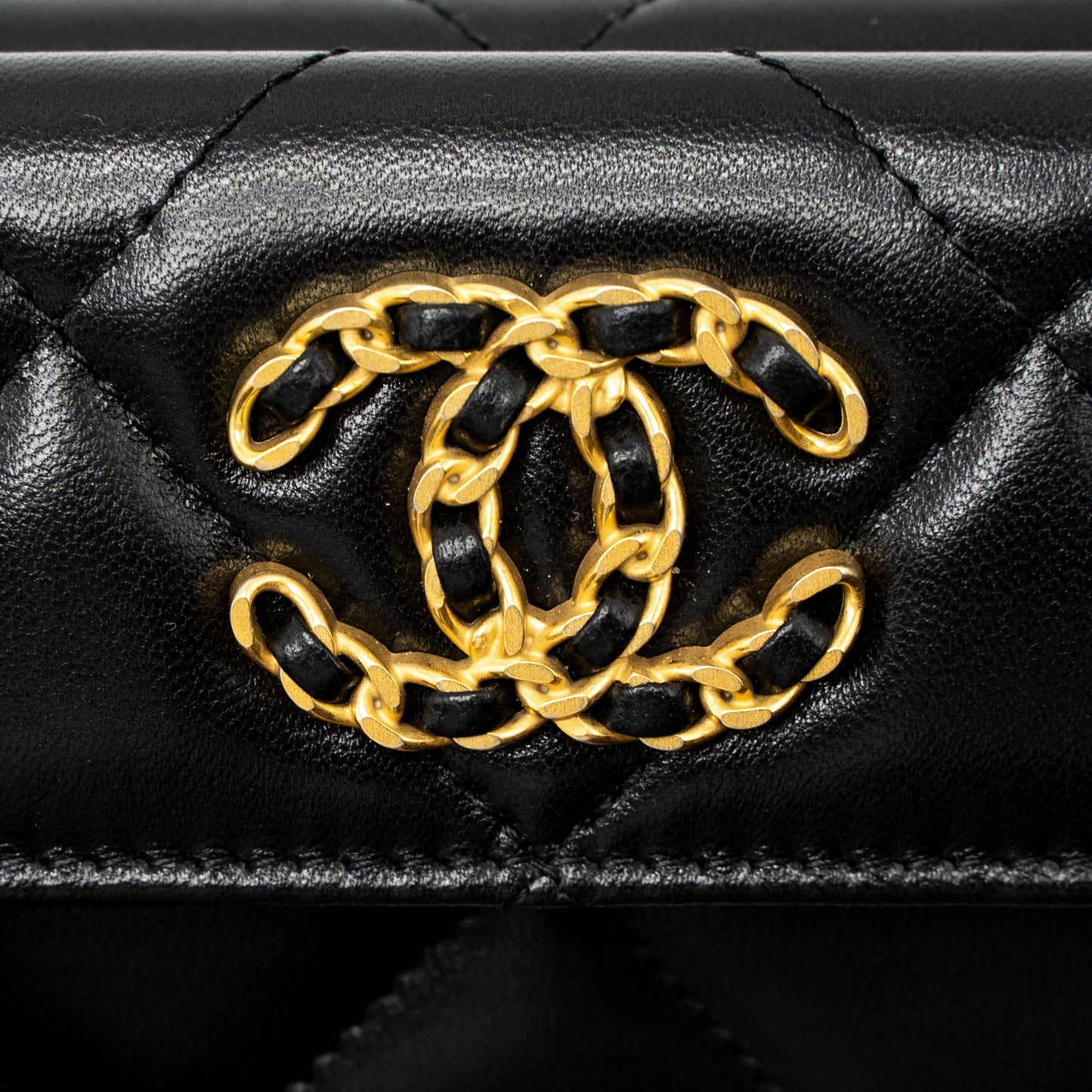 Chanel 19 Flap Compact Wallet Lambskin Black  (Microchip)