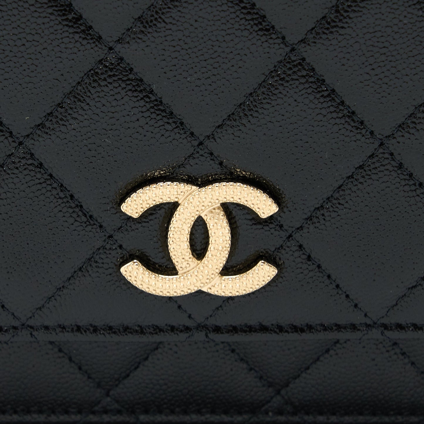 Chanel 22B Detail CC Logo Wallet On Chain Caviar Black L (Microchip)