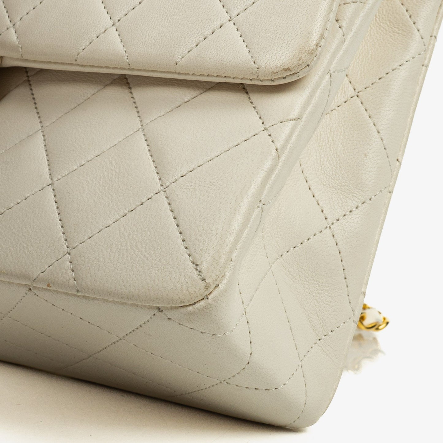 Chanel Medium Classic  Double Flap Bag In White Quilted Lambskin And 24K Gold-Plated Hardware
