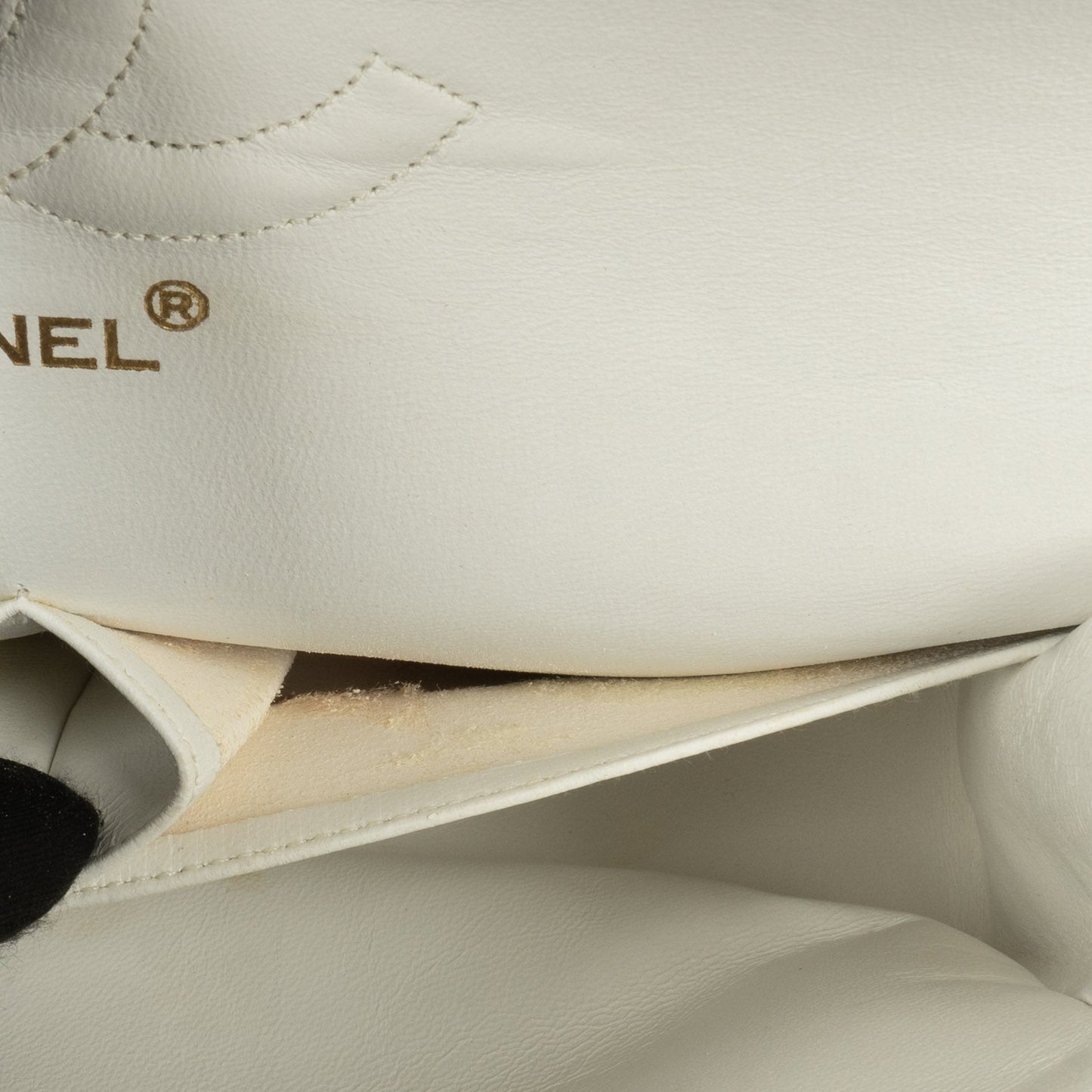 Chanel Medium Classic  Double Flap Bag In White Quilted Lambskin And 24K Gold-Plated Hardware