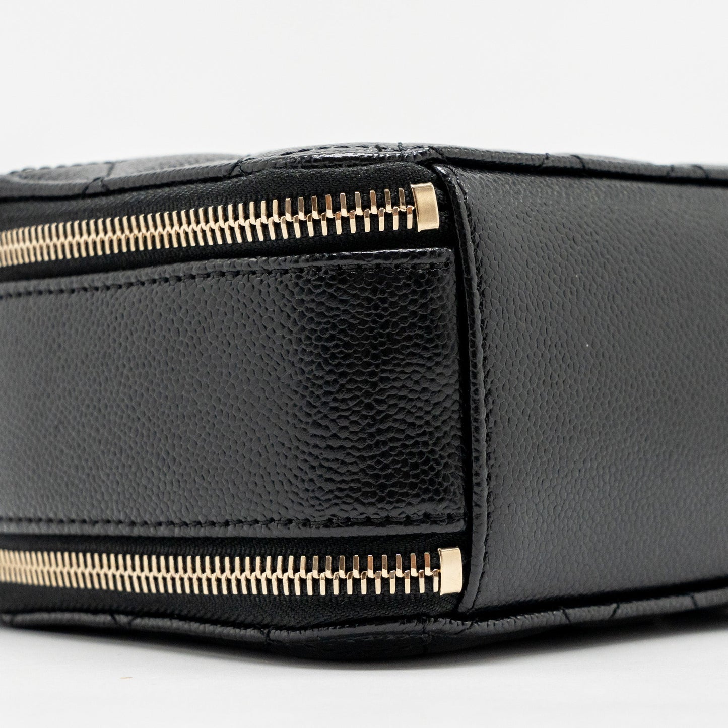 Chanel Logo Detailed Handle Mini Pick Me Up Vanity Case Caviar Black  (Microchip)