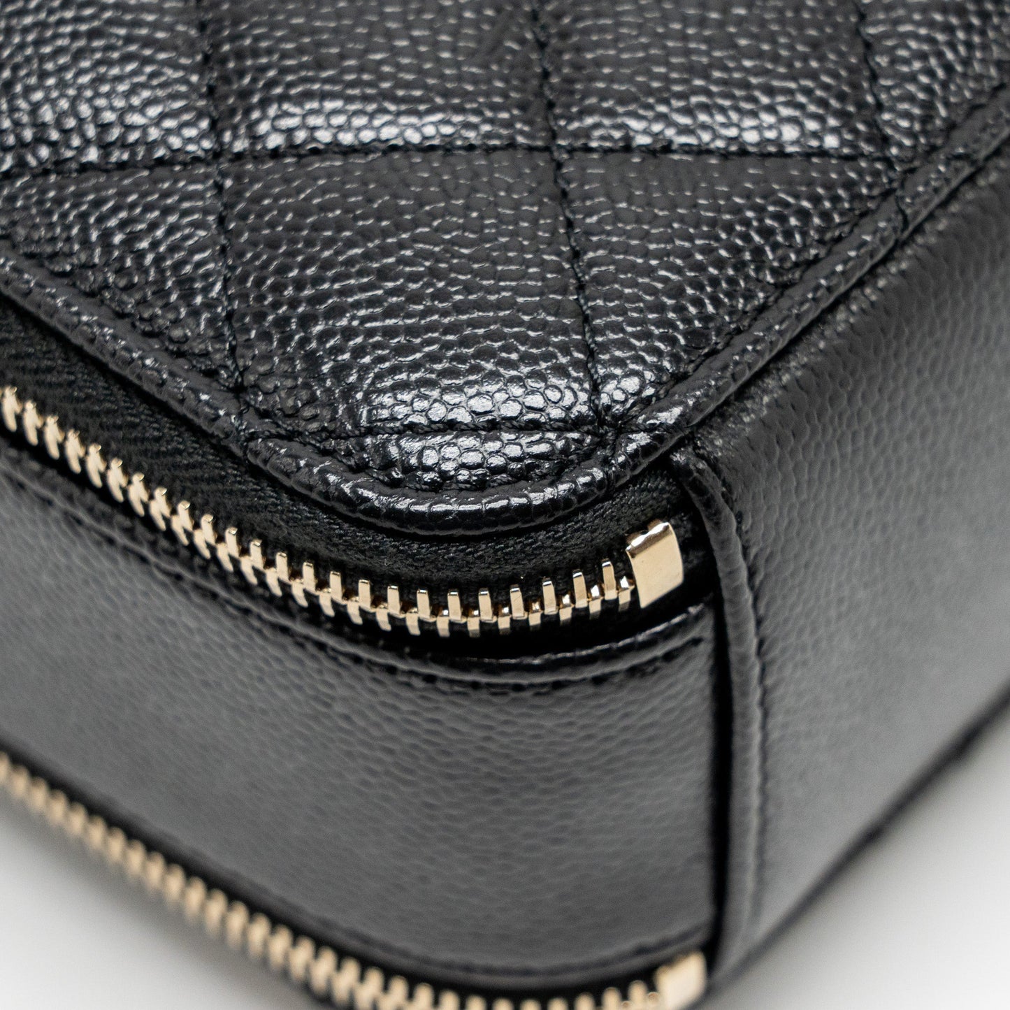 Chanel Logo Detailed Handle Mini Pick Me Up Vanity Case Caviar Black  (Microchip)