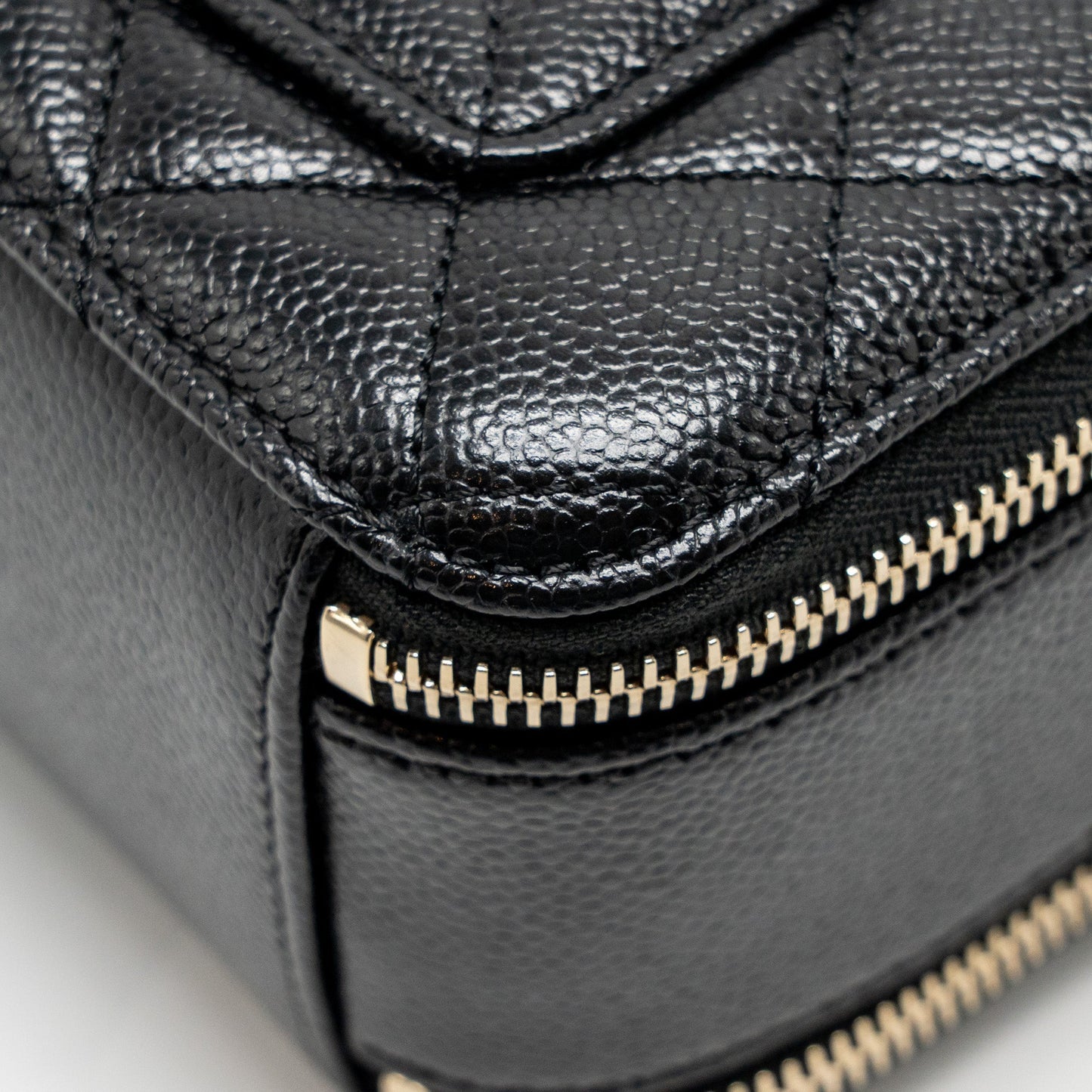 Chanel Logo Detailed Handle Mini Pick Me Up Vanity Case Caviar Black  (Microchip)