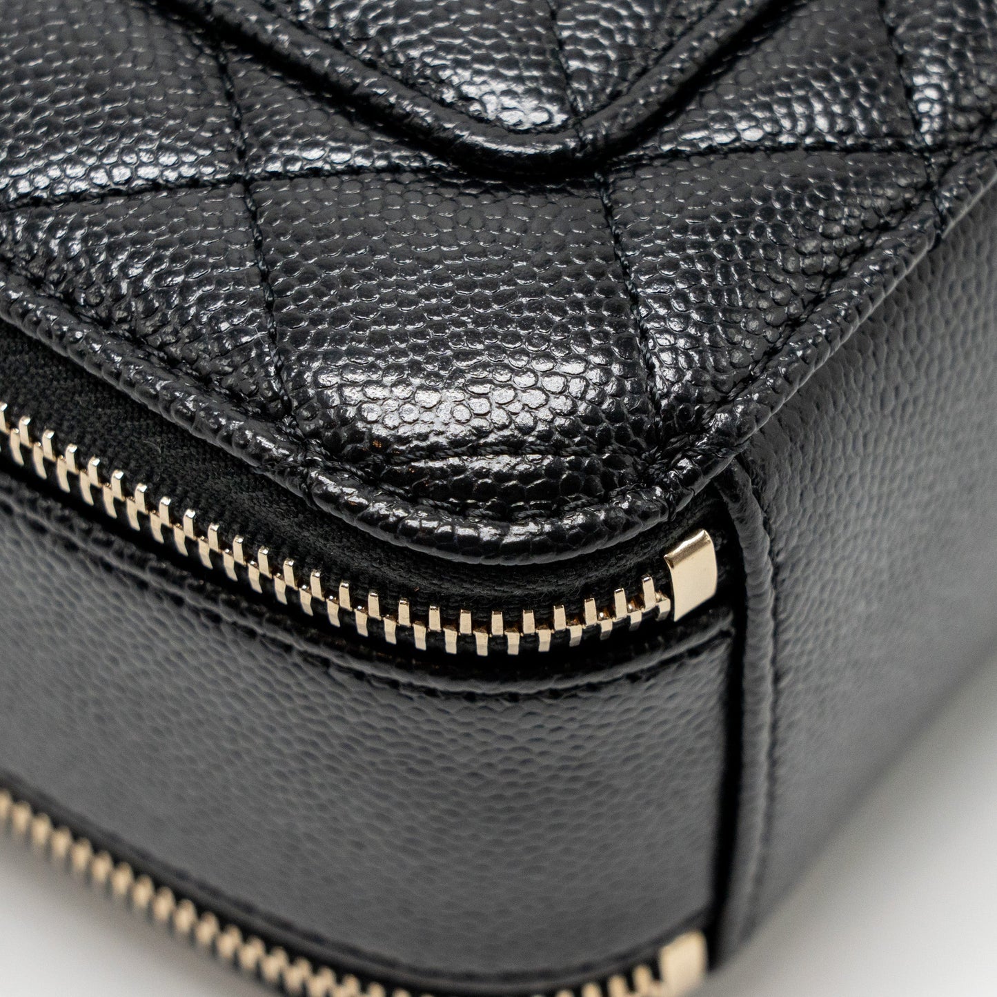 Chanel Logo Detailed Handle Mini Pick Me Up Vanity Case Caviar Black  (Microchip)