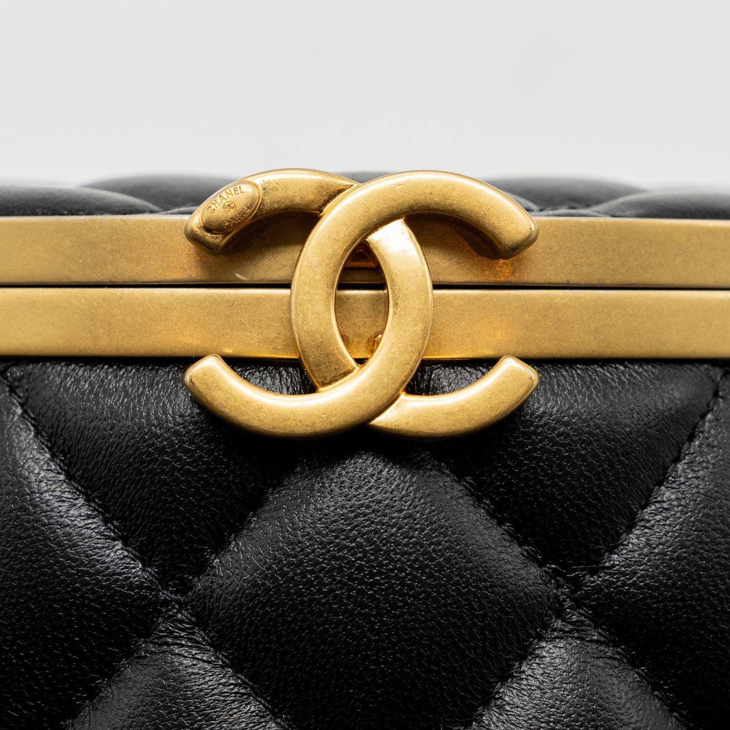 Chanel 21A Vanity With Chain Lambskin Black  (Microchip)