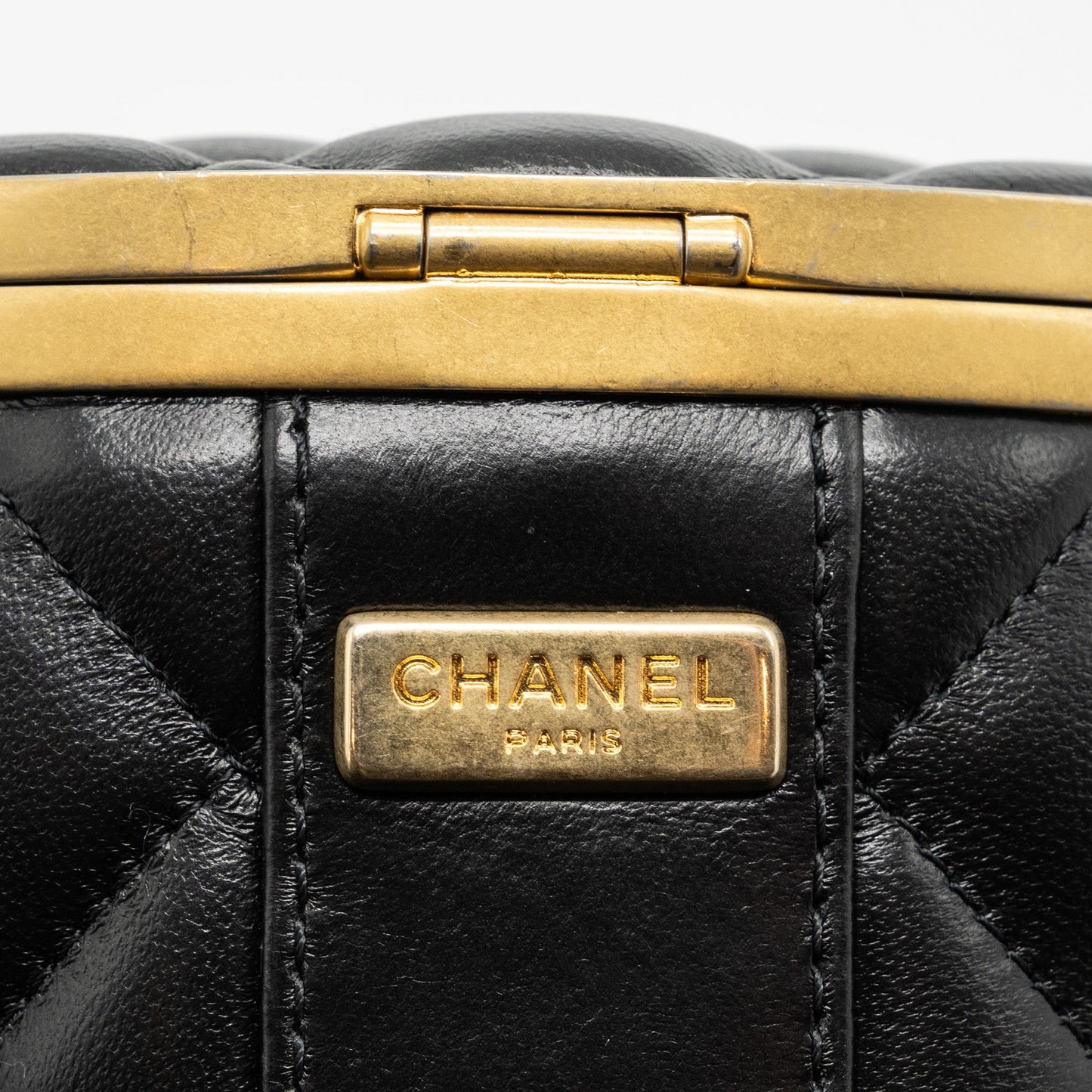 Chanel 21A Vanity With Chain Lambskin Black  (Microchip)