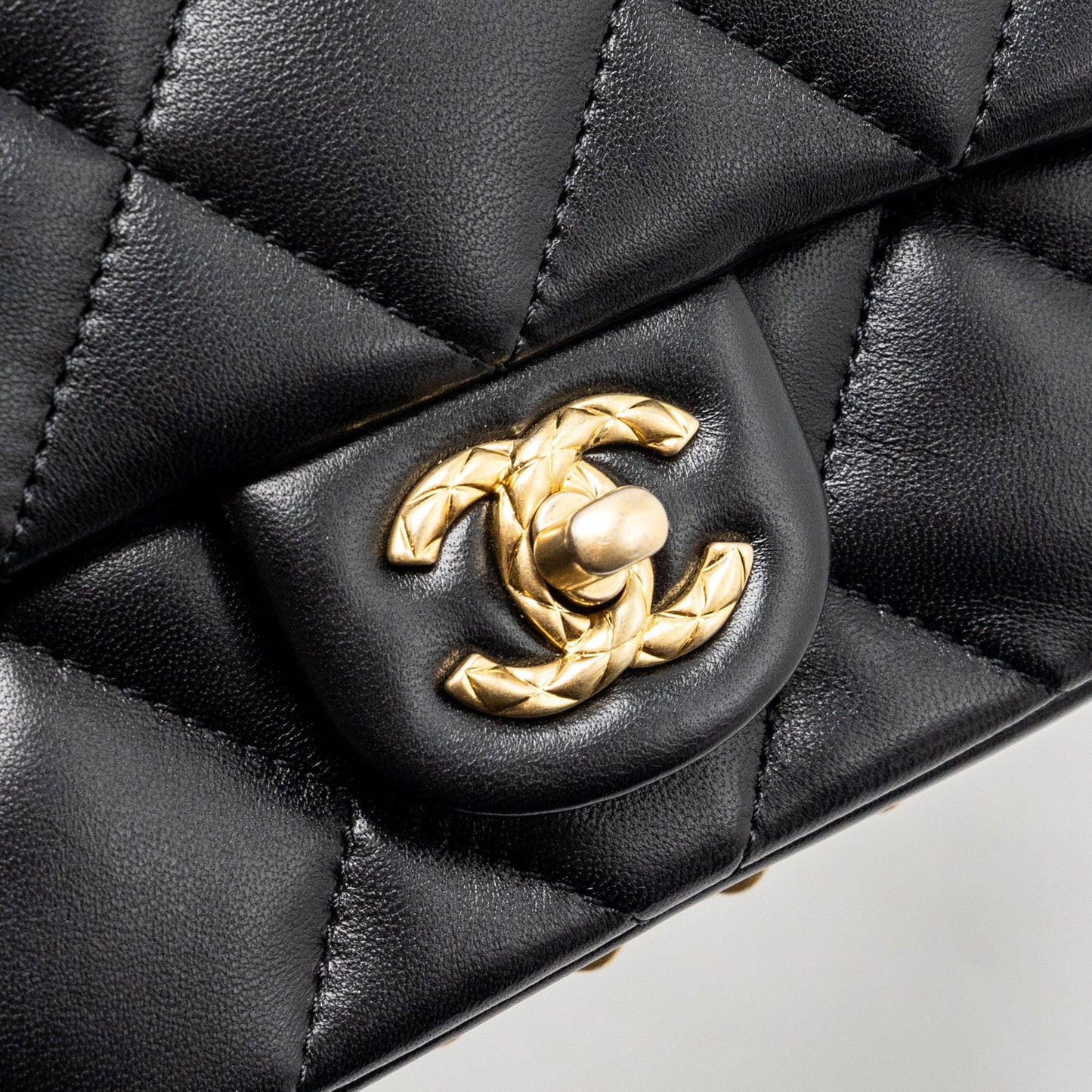 Chanel Quilted flap bag with detailed logo and chain lambskin black  (microchip)