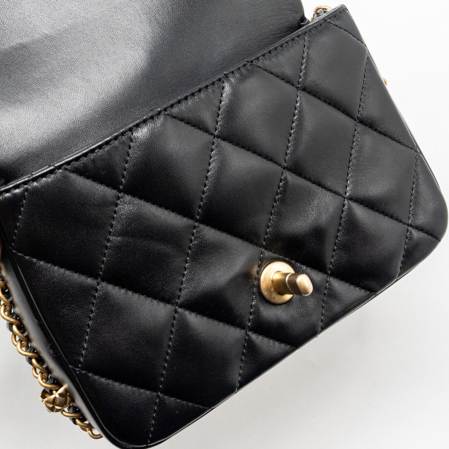 Chanel Quilted flap bag with detailed logo and chain lambskin black  (microchip)