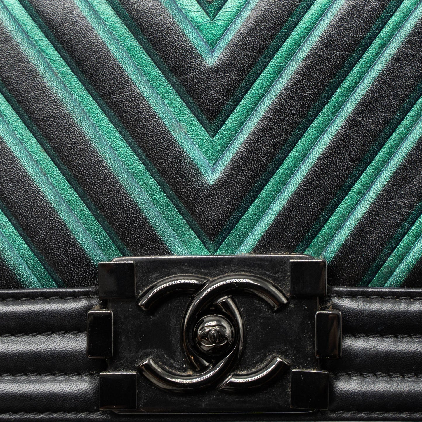 Chanel Small Boy Bag Chevron Calfskin Black/Iridescent Blue Black Hardware