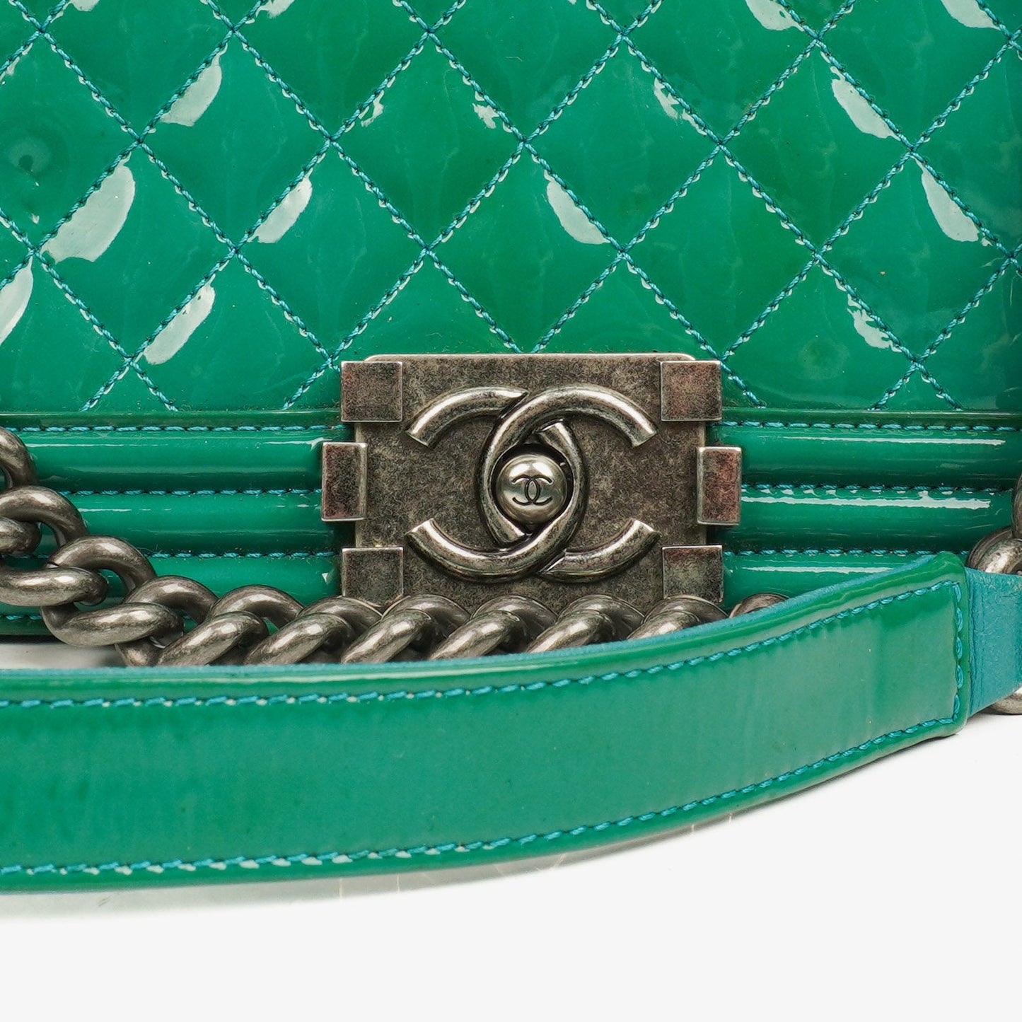 Chanel Old Medium Boy Flap Bag Green Patent Leather Ruthenium Hardware
