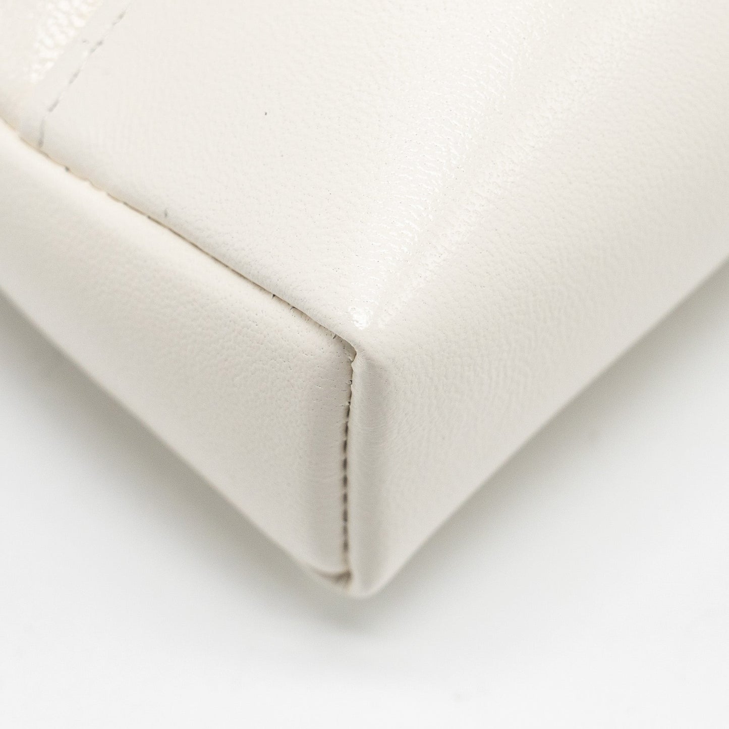 Chanel Mini 31 Clutch with Chain Shiny Calfskin White L (Microchip)