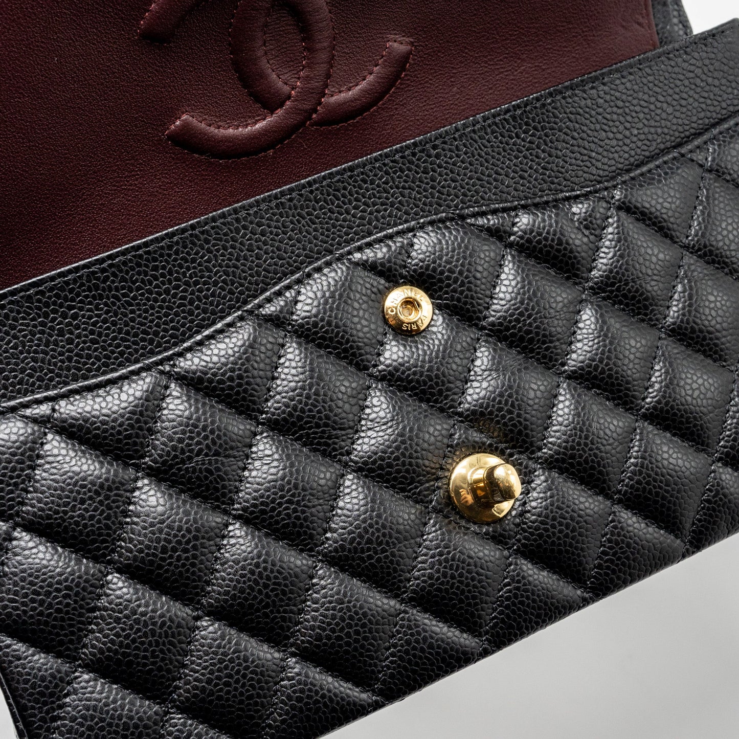 Chanel medium classic double flap bag Caviar black  (microchip)