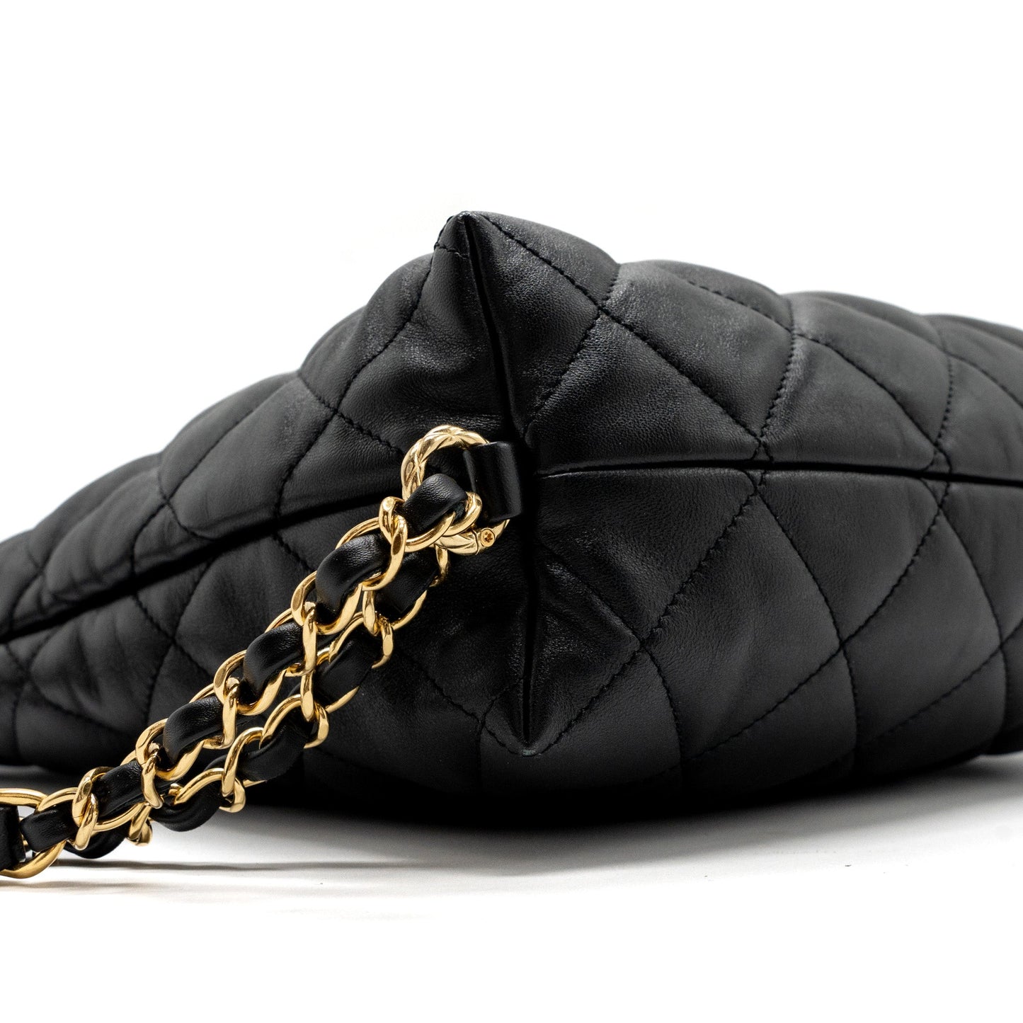 Chanel 22B hobo bag lambskin black  (microchip)