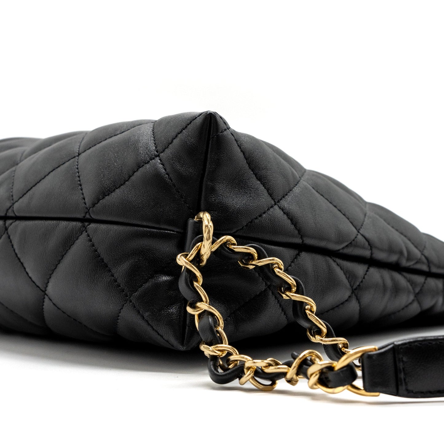 Chanel 22B hobo bag lambskin black  (microchip)