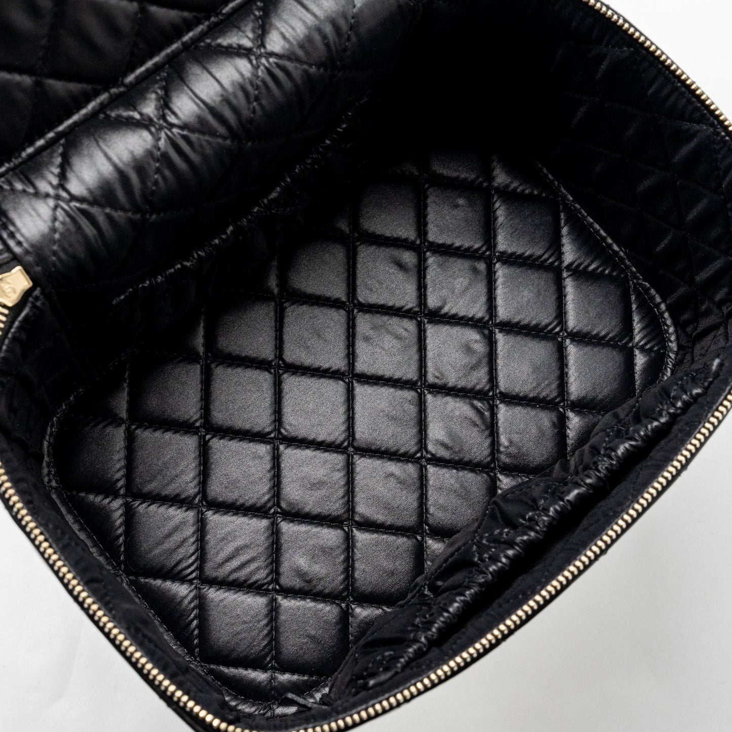Chanel top handle vanity case patent black L
