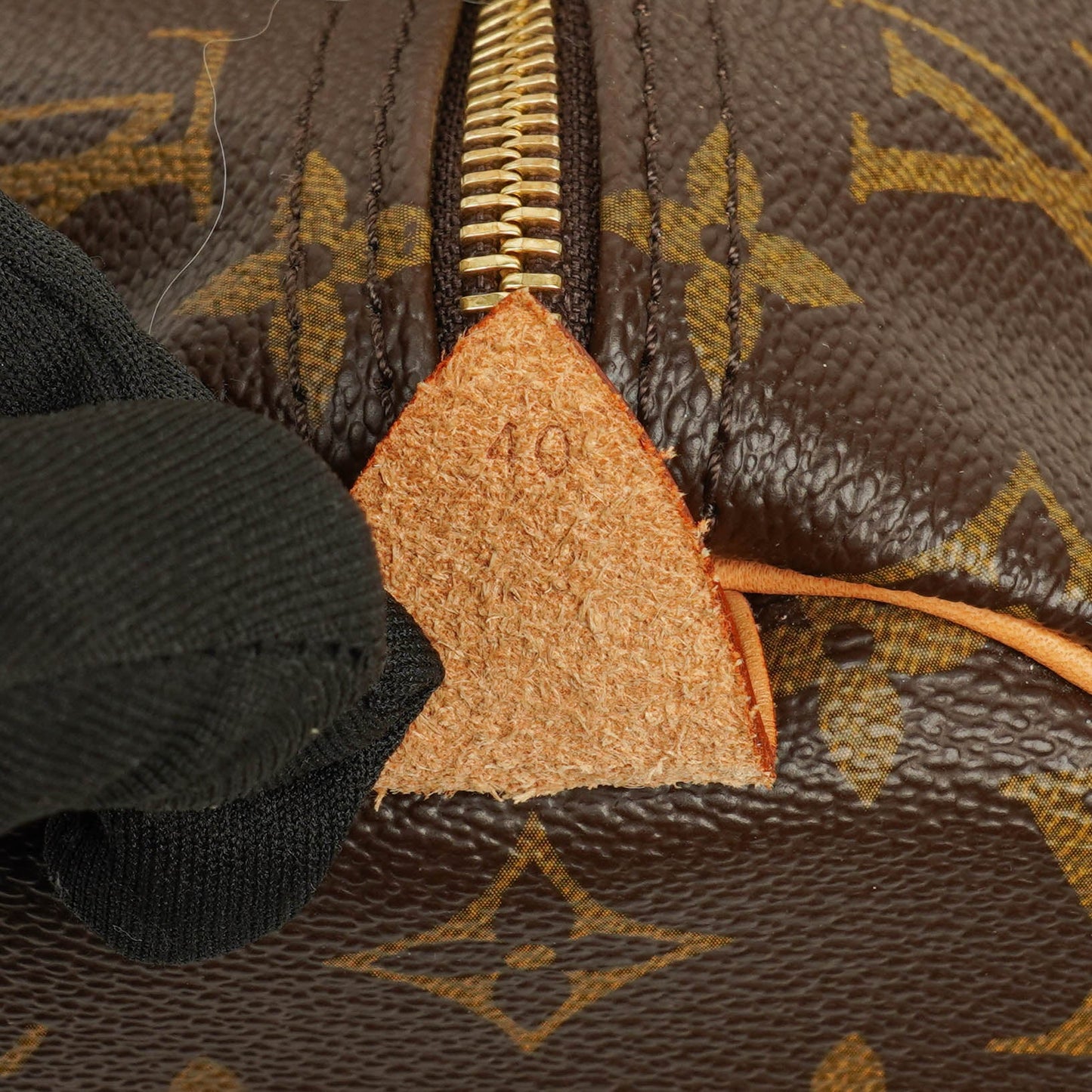 Louis Vuitton  40 Monogram Canvas Bag