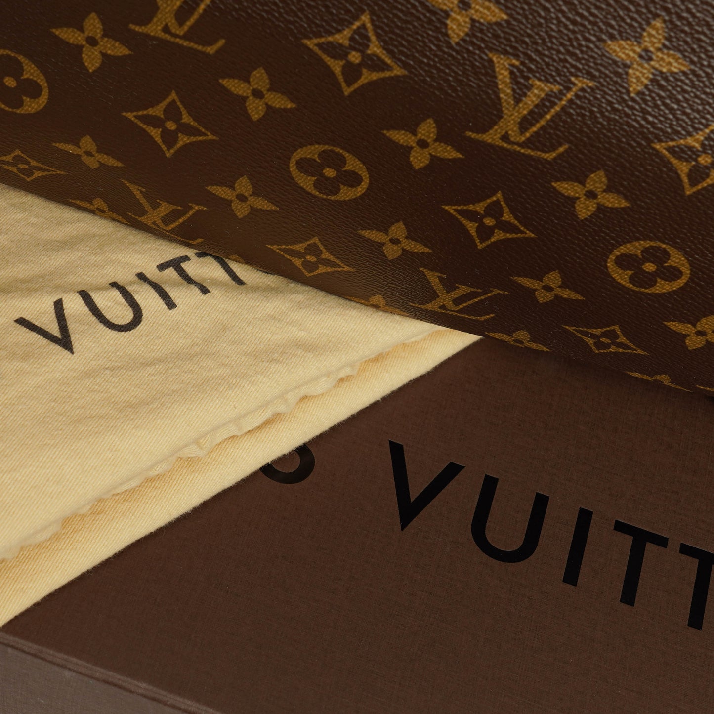 Louis Vuitton  40 Monogram Canvas Bag