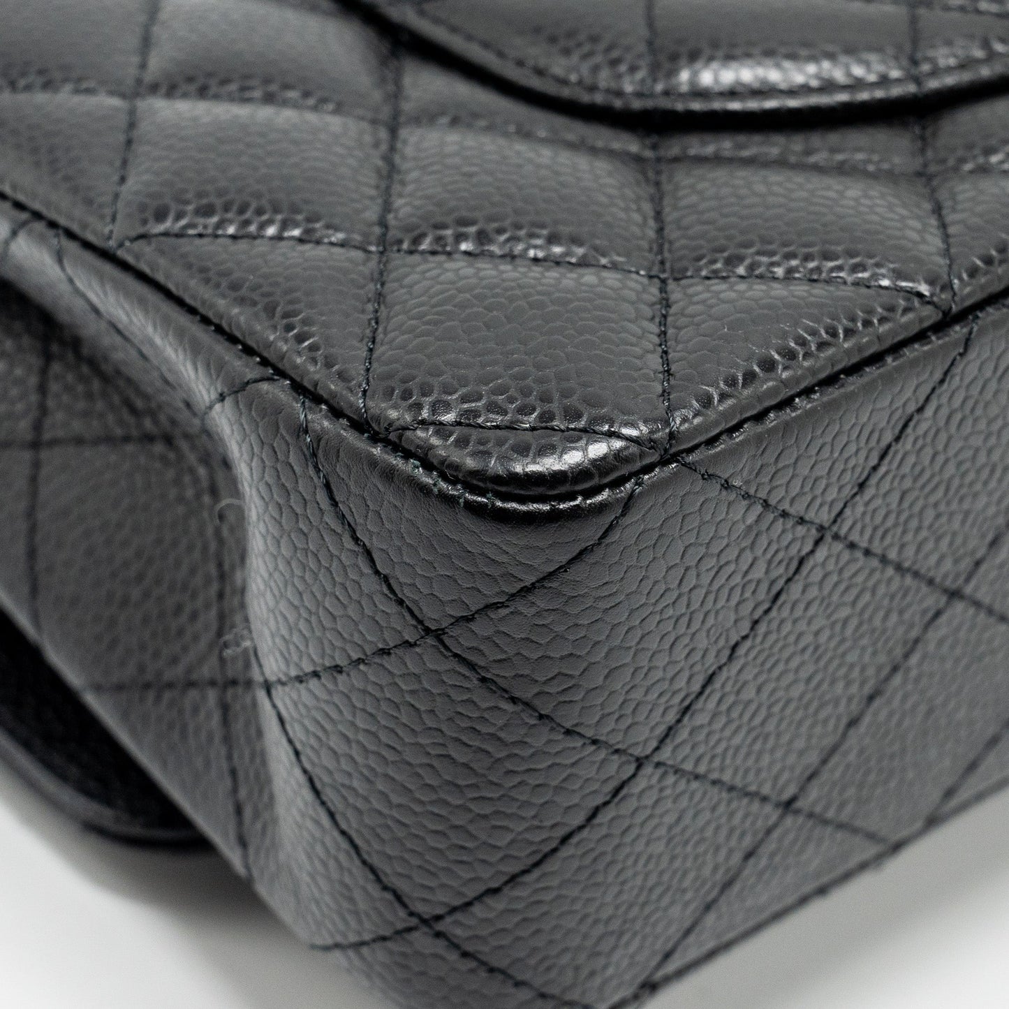 Chanel medium classic double flap bag Caviar black  (microchip)