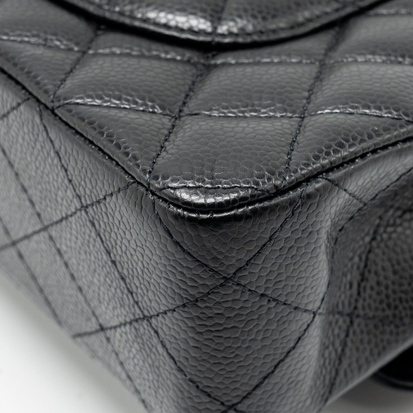 Chanel medium classic double flap bag Caviar black  (microchip)
