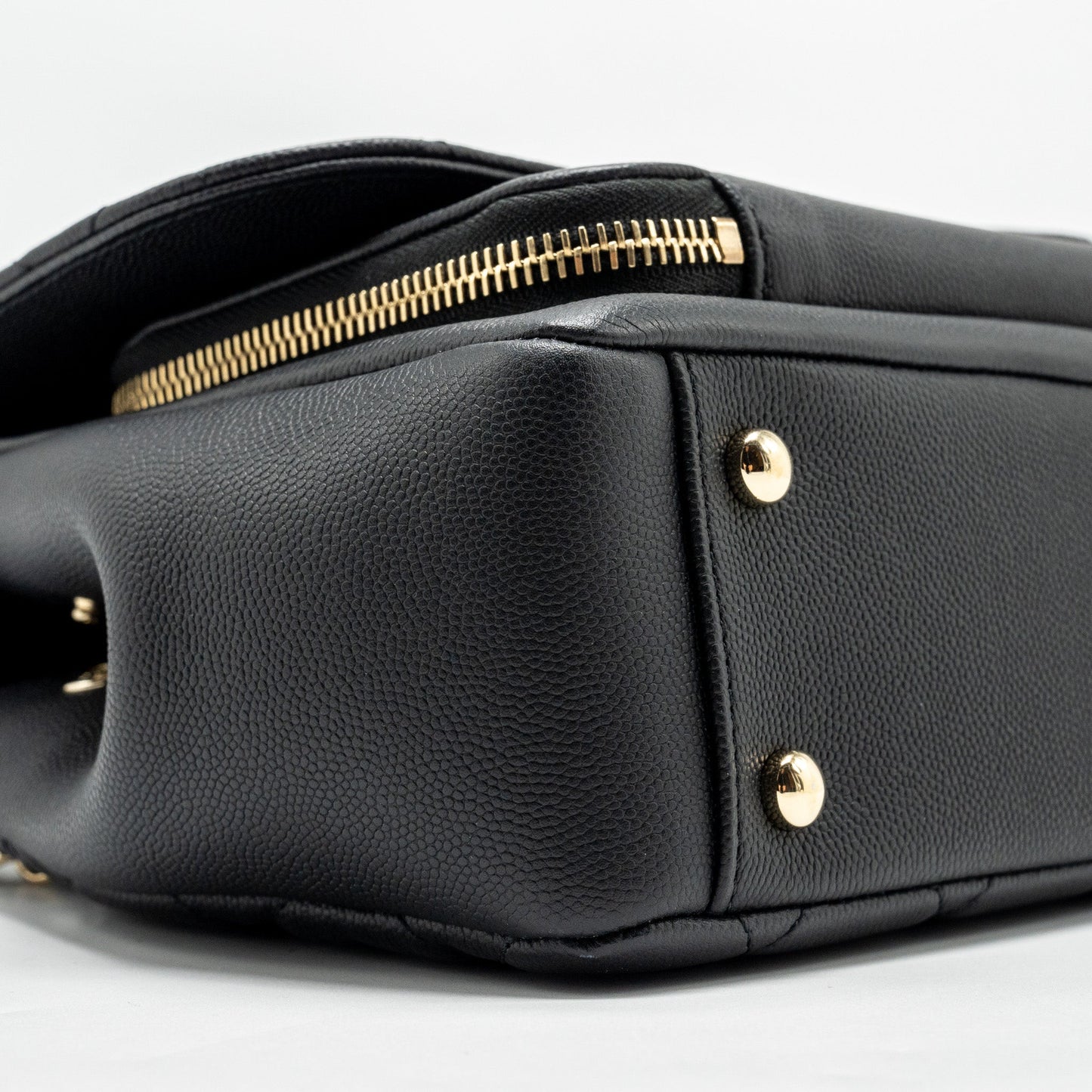 Chanel Medium Business Affinity Caviar black L