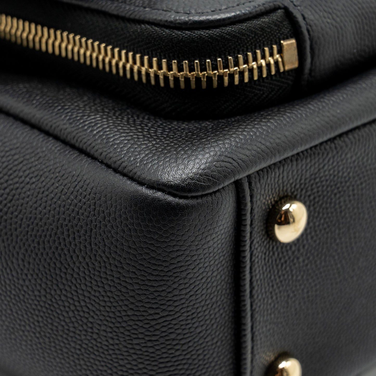 Chanel Medium Business Affinity Caviar black L