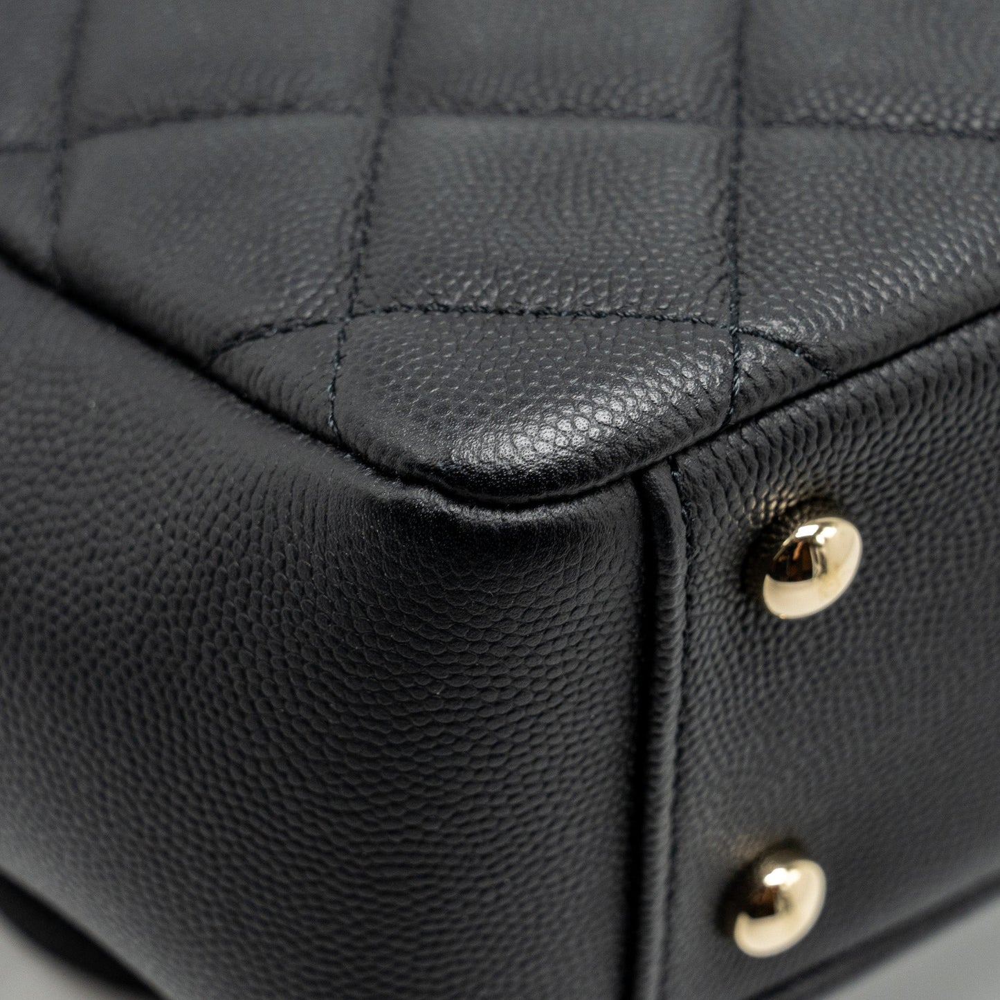 Chanel Medium Business Affinity Caviar black L
