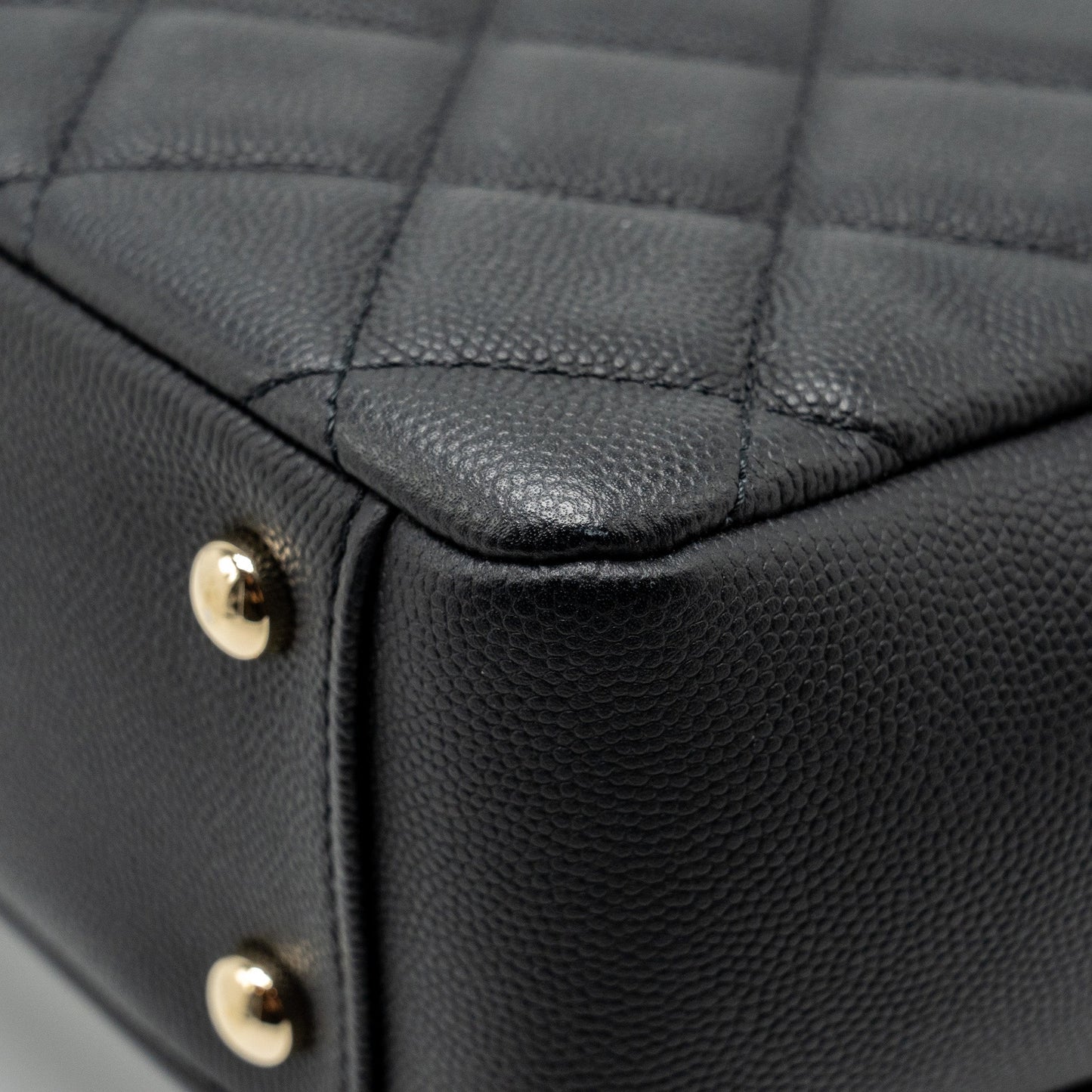 Chanel Medium Business Affinity Caviar black L