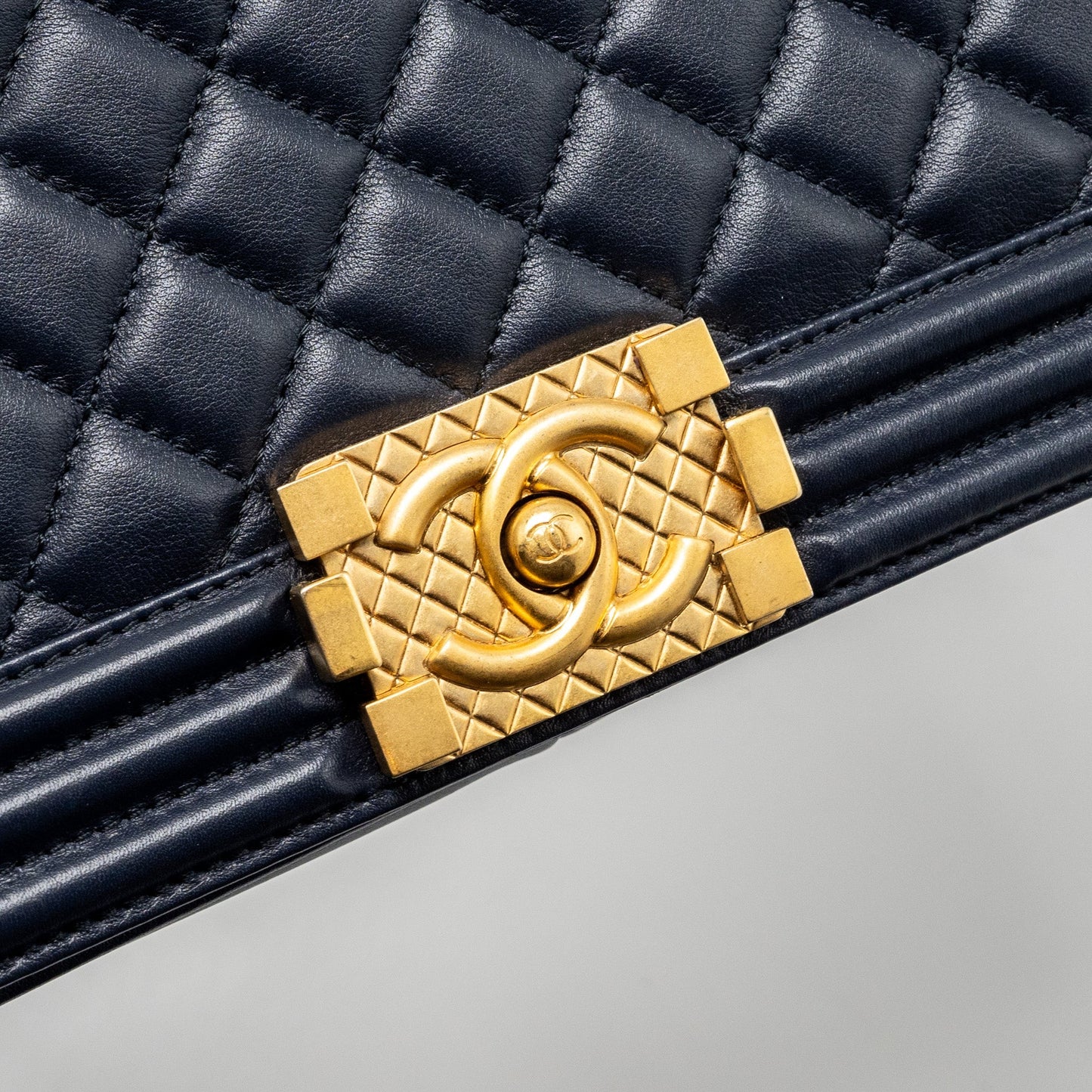 Chanel 20B medium boy bag with top handle Calfskin navy