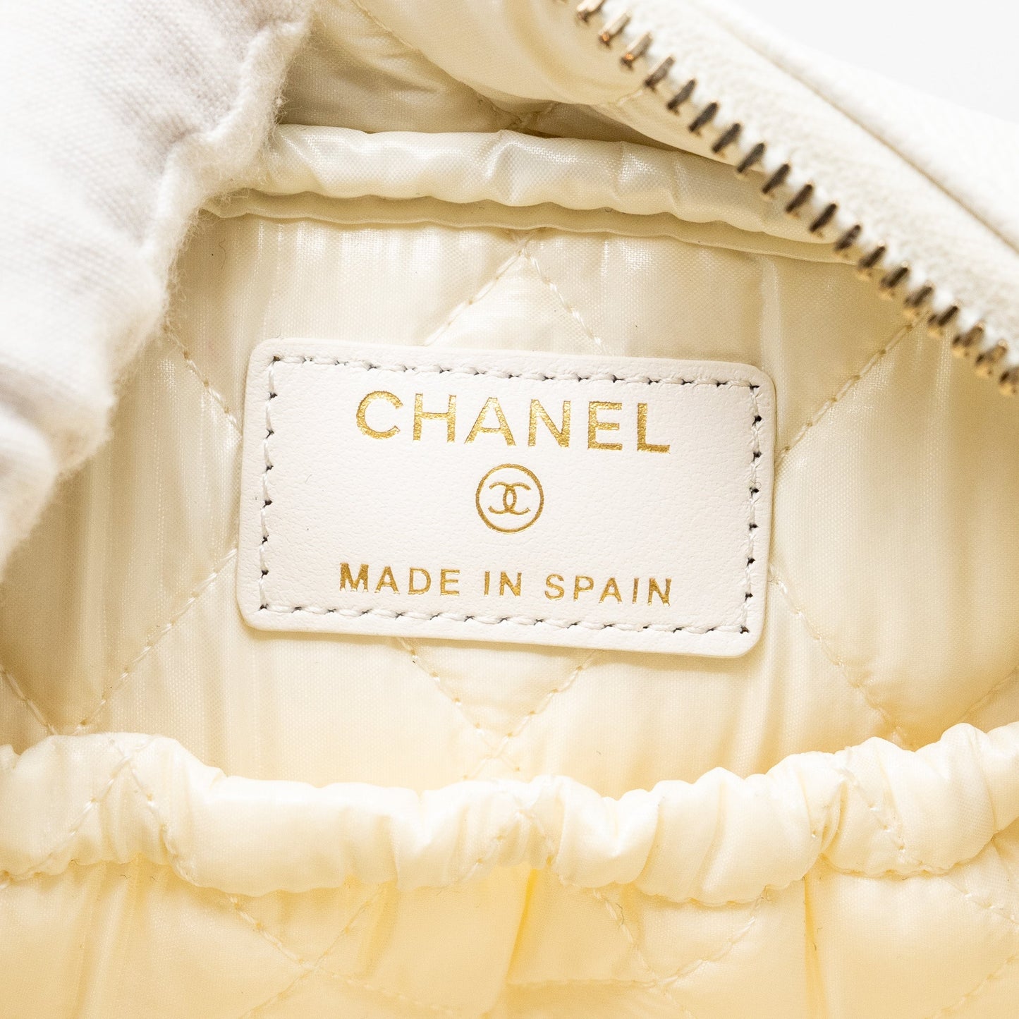 Chanel timeless classic pouch grained calfskin white L (microchip)