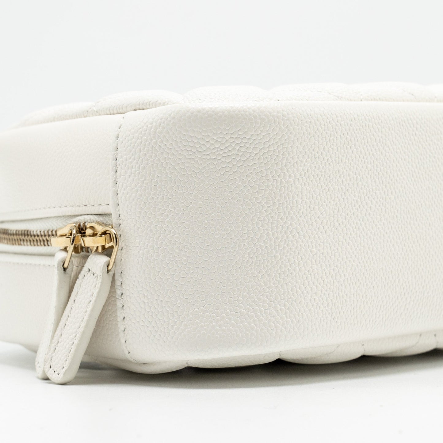 Chanel timeless classic pouch grained calfskin white L (microchip)