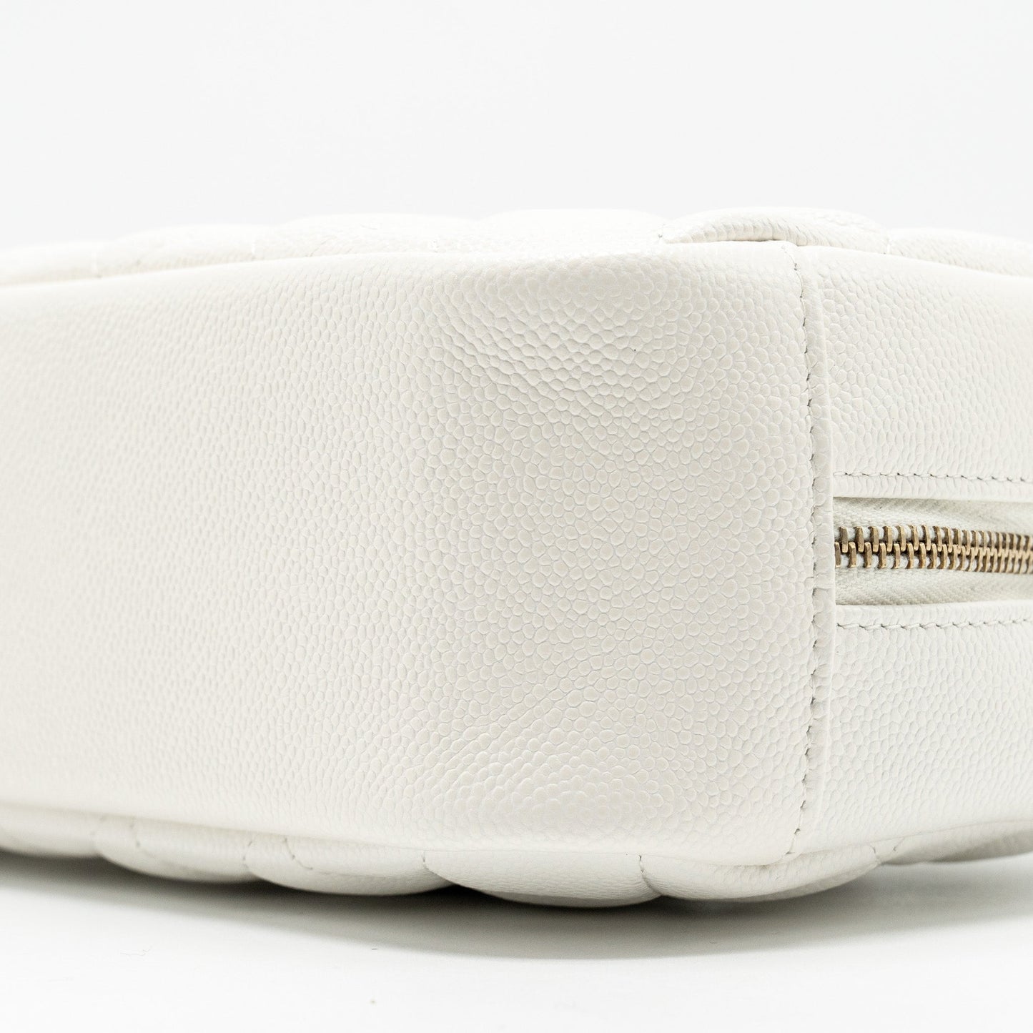 Chanel timeless classic pouch grained calfskin white L (microchip)