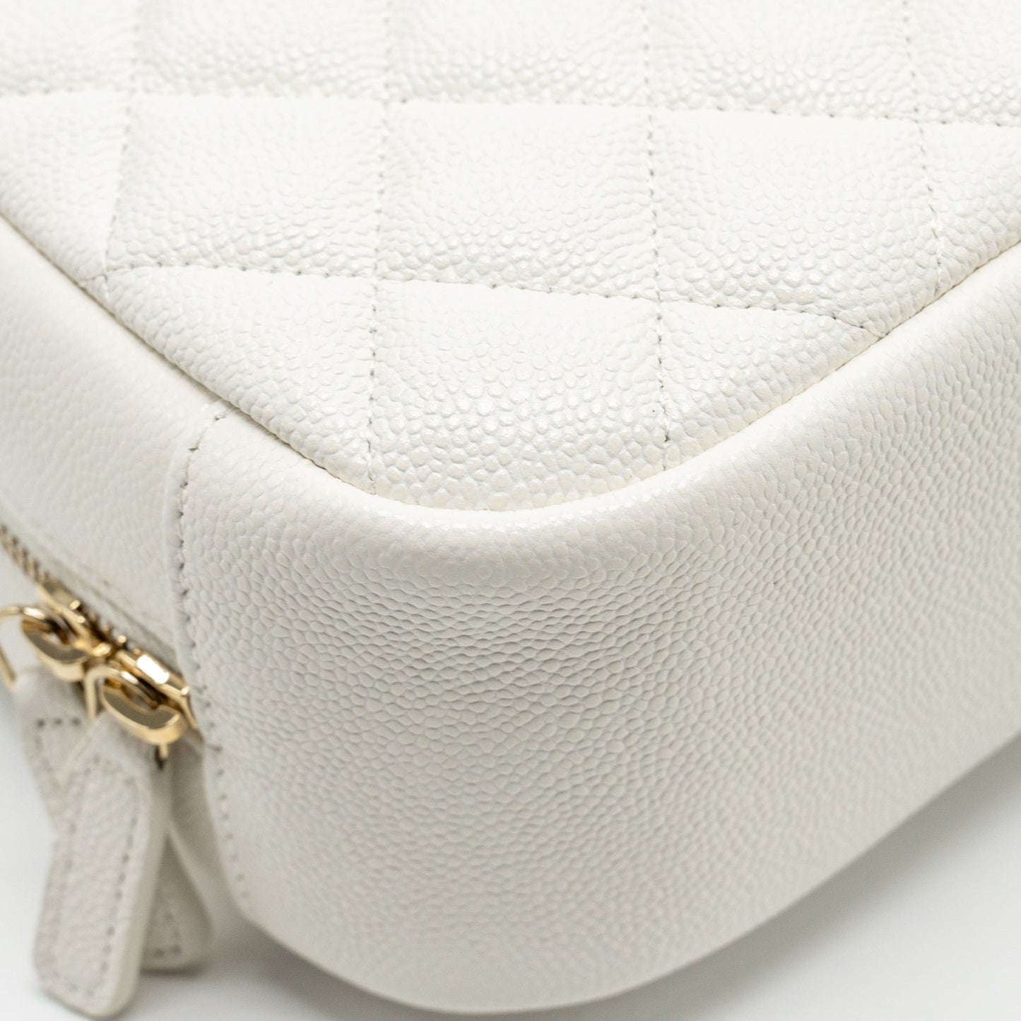 Chanel timeless classic pouch grained calfskin white L (microchip)