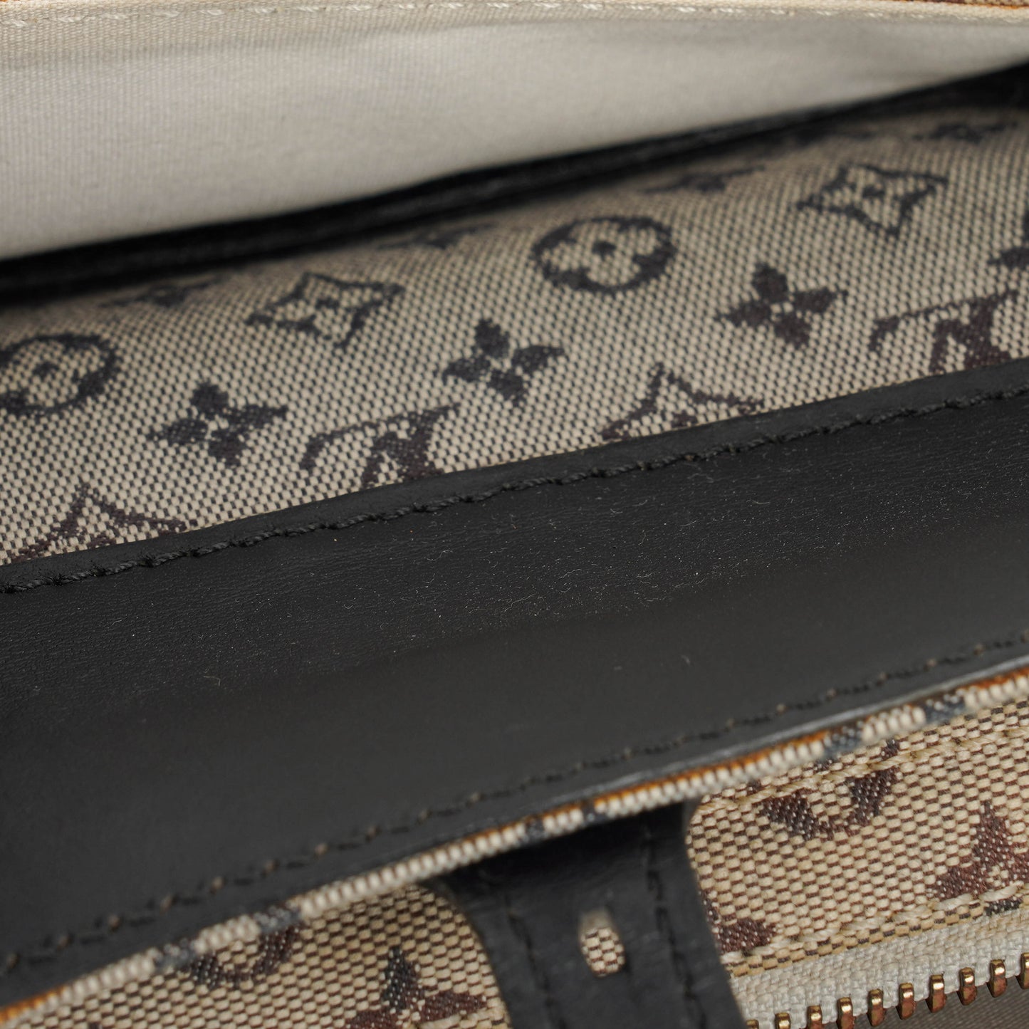 Louis Vuitton Juliette in Monogram Mini Lin Navy/Multicolour Crossbody Bag