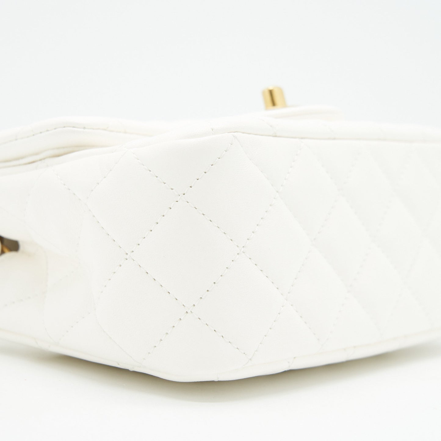 Chanel 21B Pearl Crush Square mini flap Bag Lambskin White