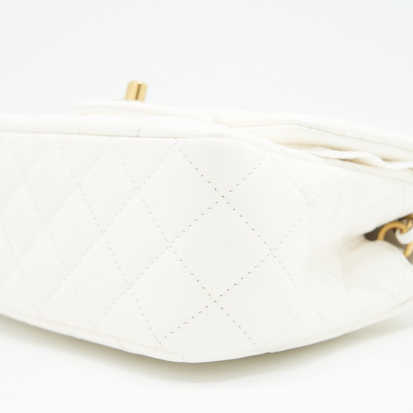 Chanel 21B Pearl Crush Square mini flap Bag Lambskin White