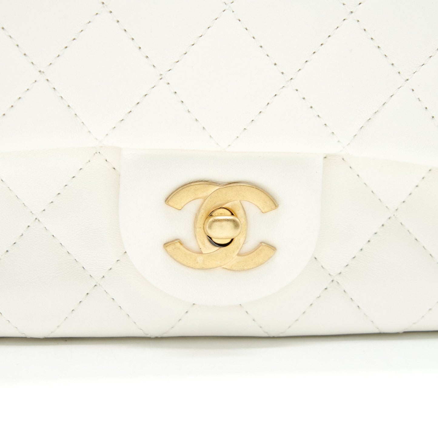 Chanel 21B Pearl Crush Square mini flap Bag White