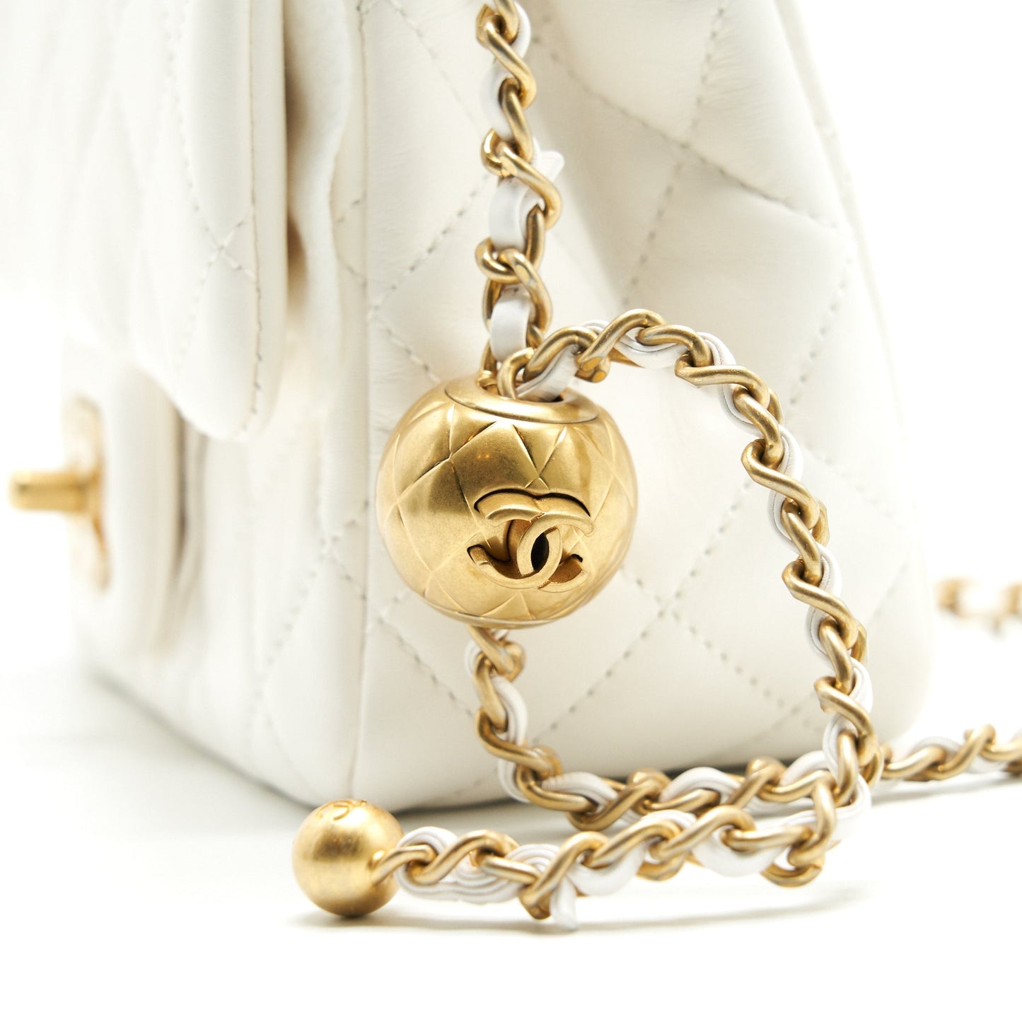 Chanel 21B Pearl Crush Square mini flap Bag Lambskin White