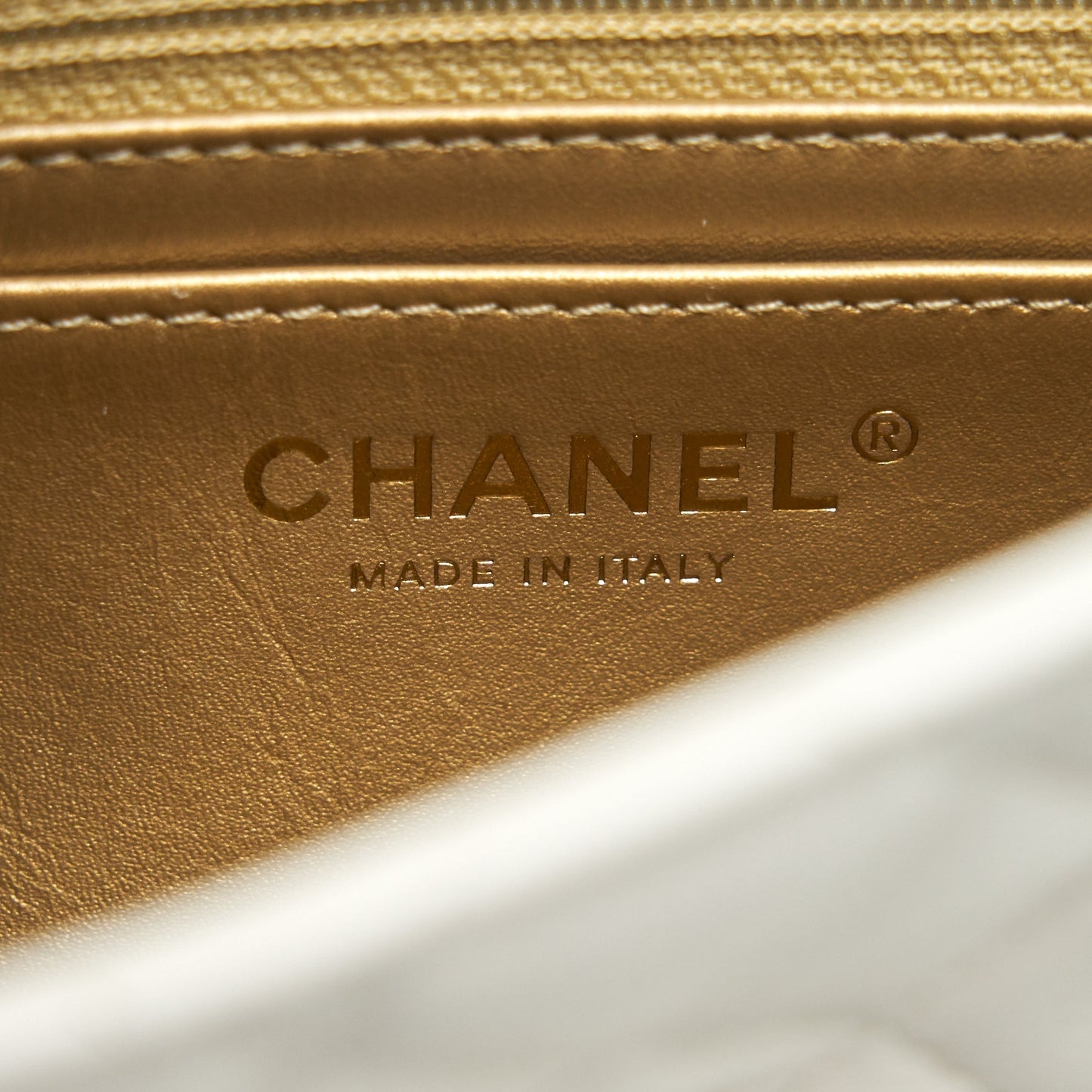 Chanel 21B Pearl Crush Square mini flap Bag Lambskin White