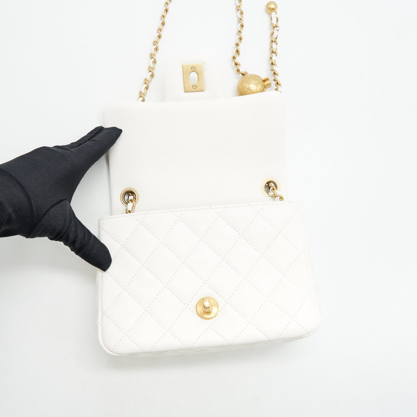 Chanel 21B Pearl Crush Square mini flap Bag Lambskin White
