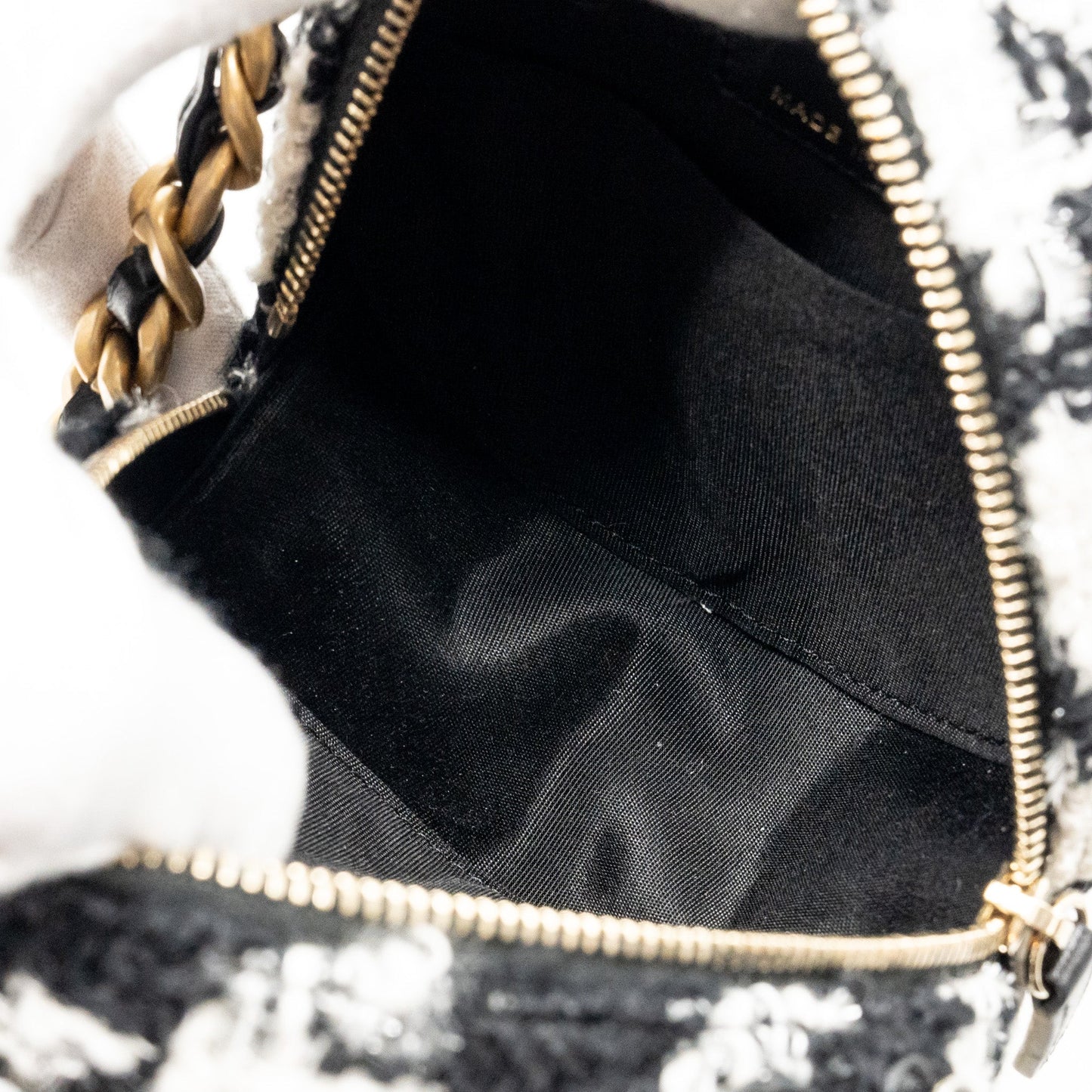 Chanel 19 round clutch  with chain with coin purse tweed / lambskin black/ white