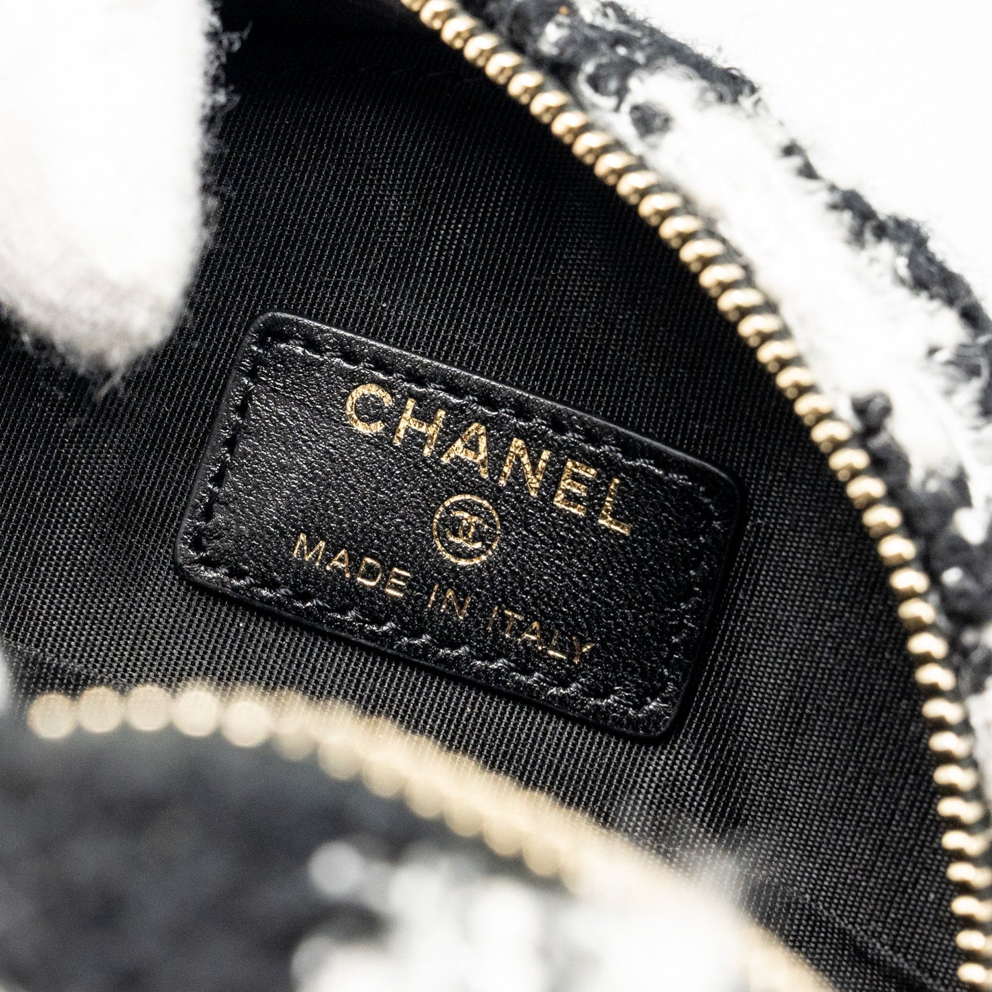 Chanel 19 round clutch  with chain with coin purse tweed / lambskin black/ white
