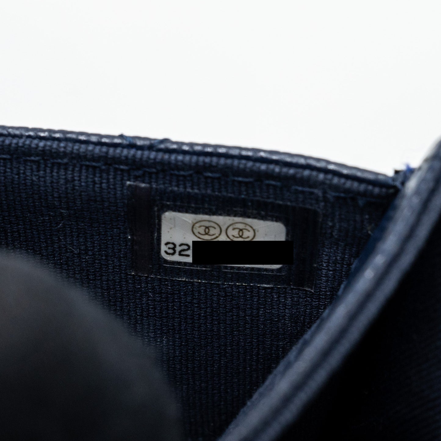 Chanel detailed giant logo Card holder caviar dark blue L
