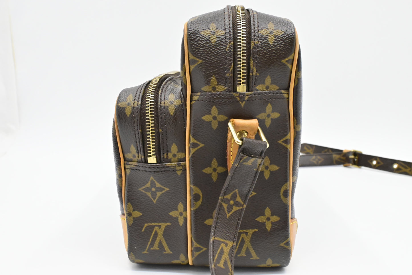 Louis Vuitton Nil in Monogram Canvas
