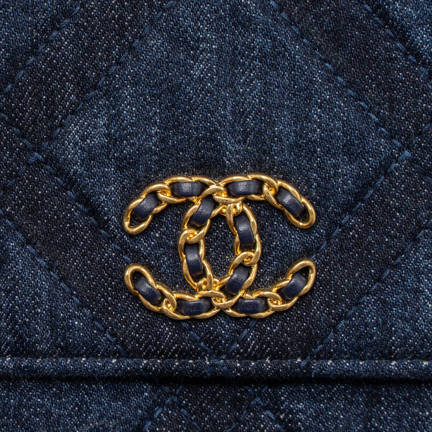 Chanel 19 wallet on chain limited denim dark blue multicolour hardware (microchip)