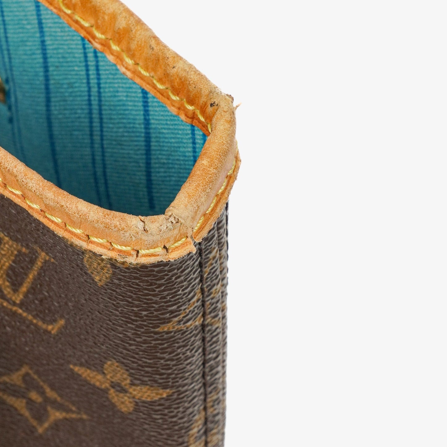 Louis Vuitton Neverfull MM Tote Bag in Monogram Canvas