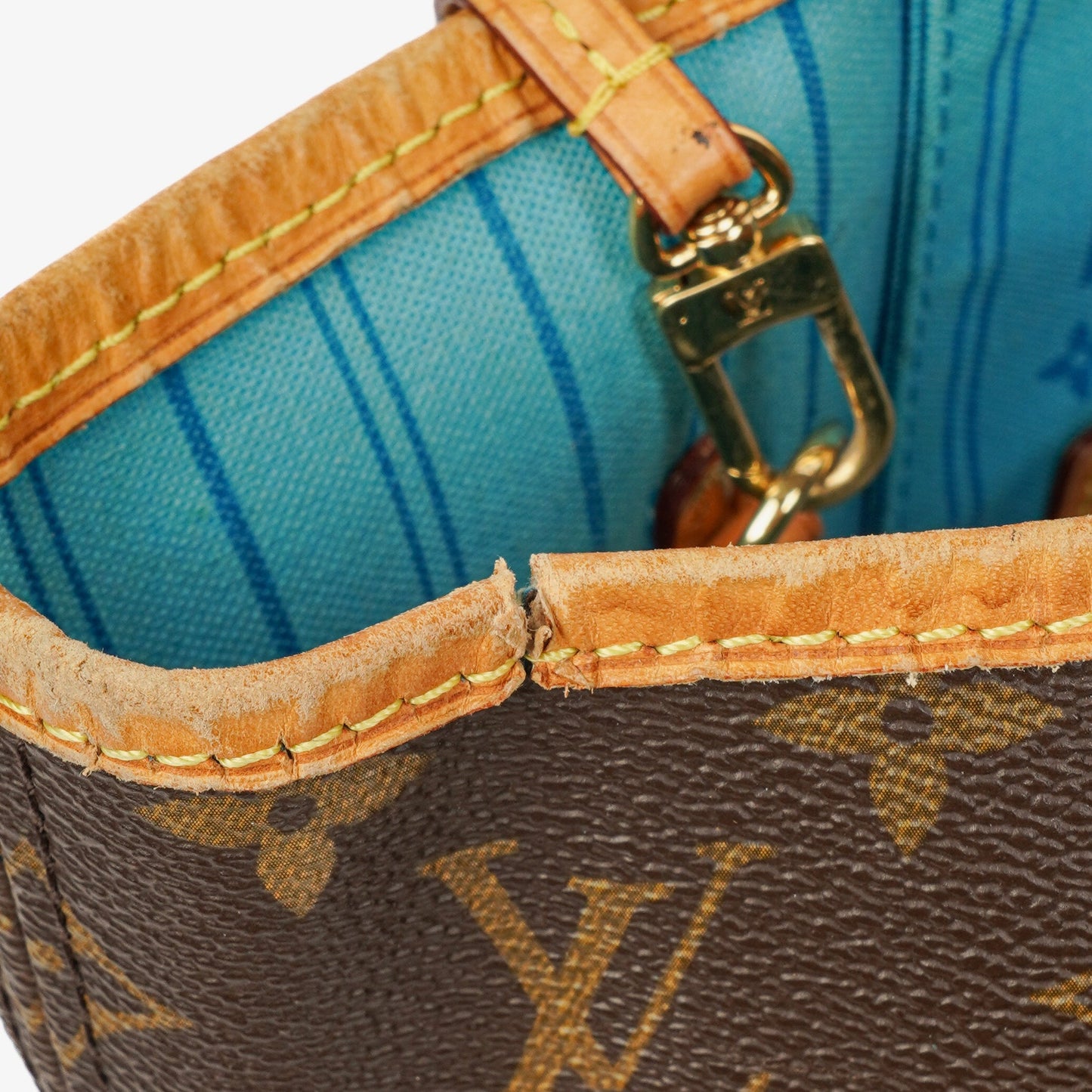 Louis Vuitton Neverfull MM Tote Bag in Monogram Canvas